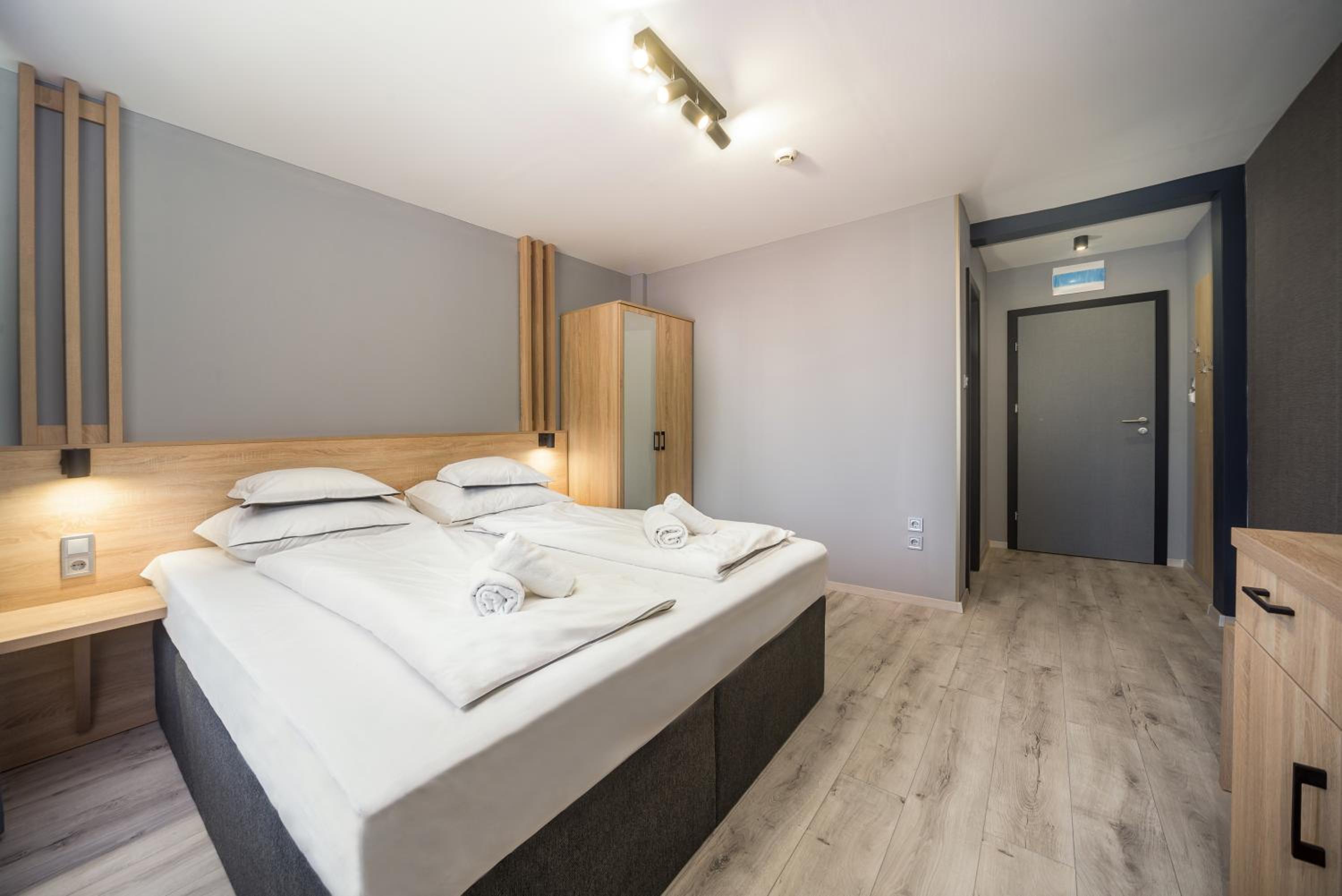 Double Room - Photo 6