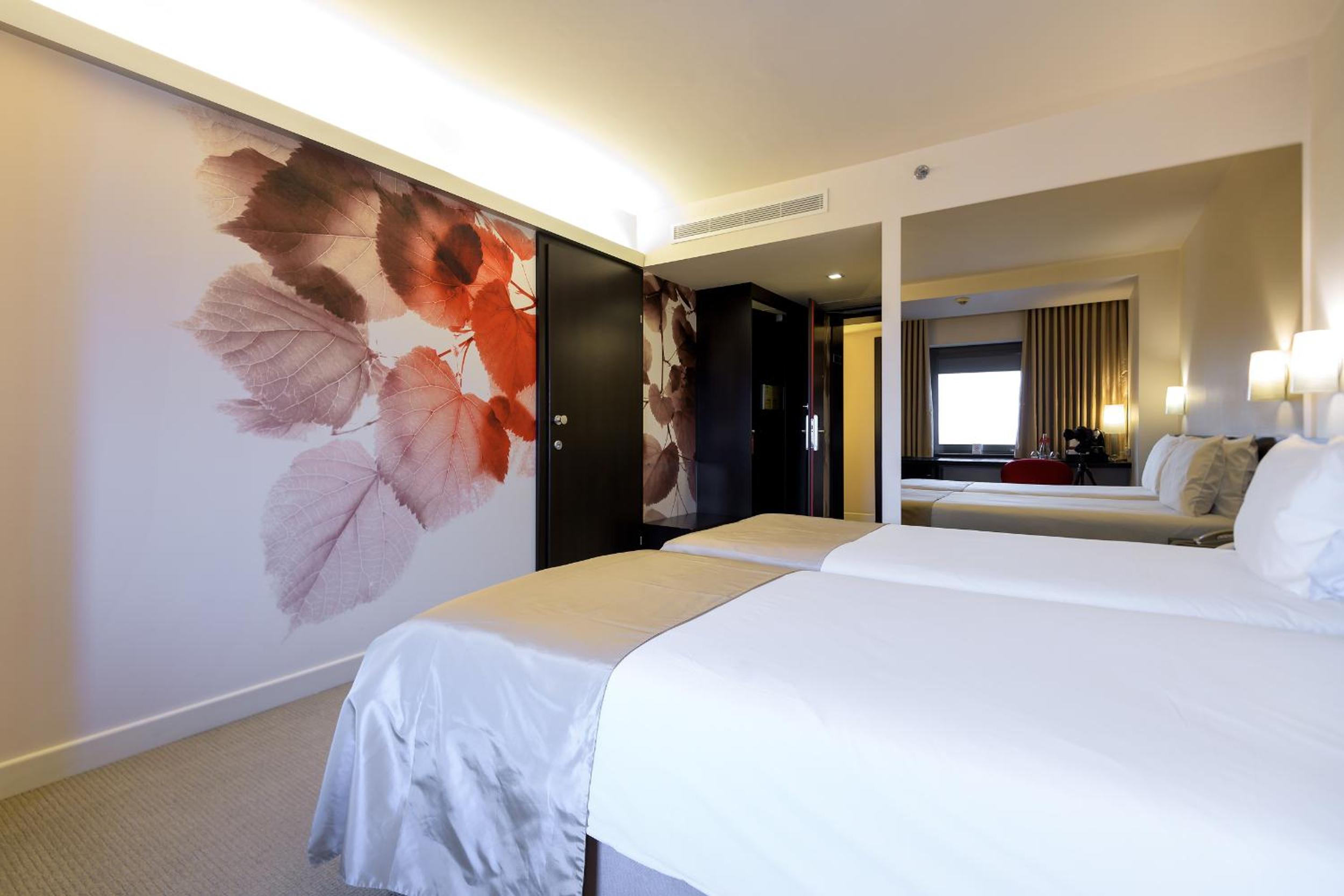 Business Twin Room - Non-Smoking - Photo 10