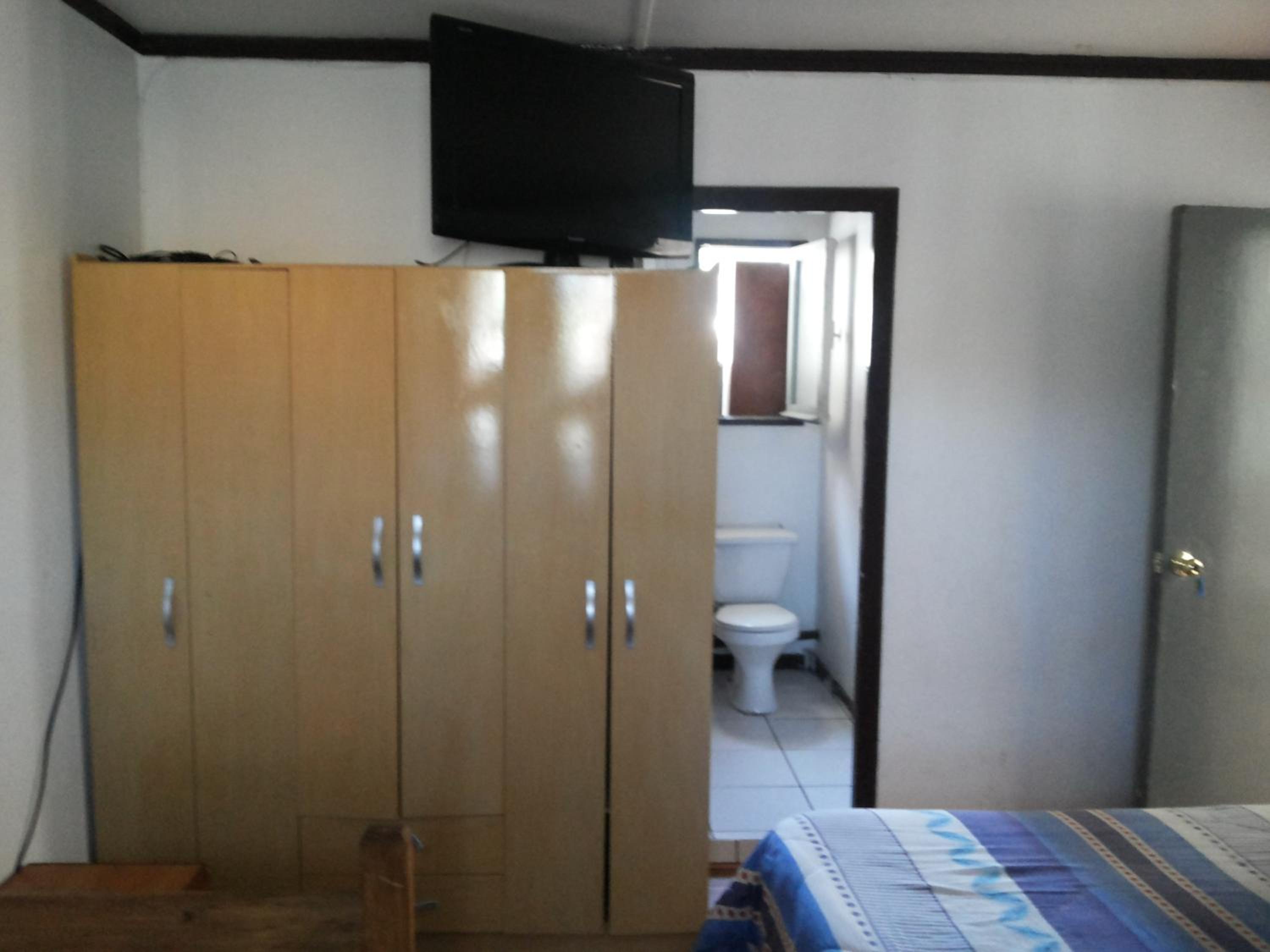 Quadruple Room with Private Bathroom photo 3