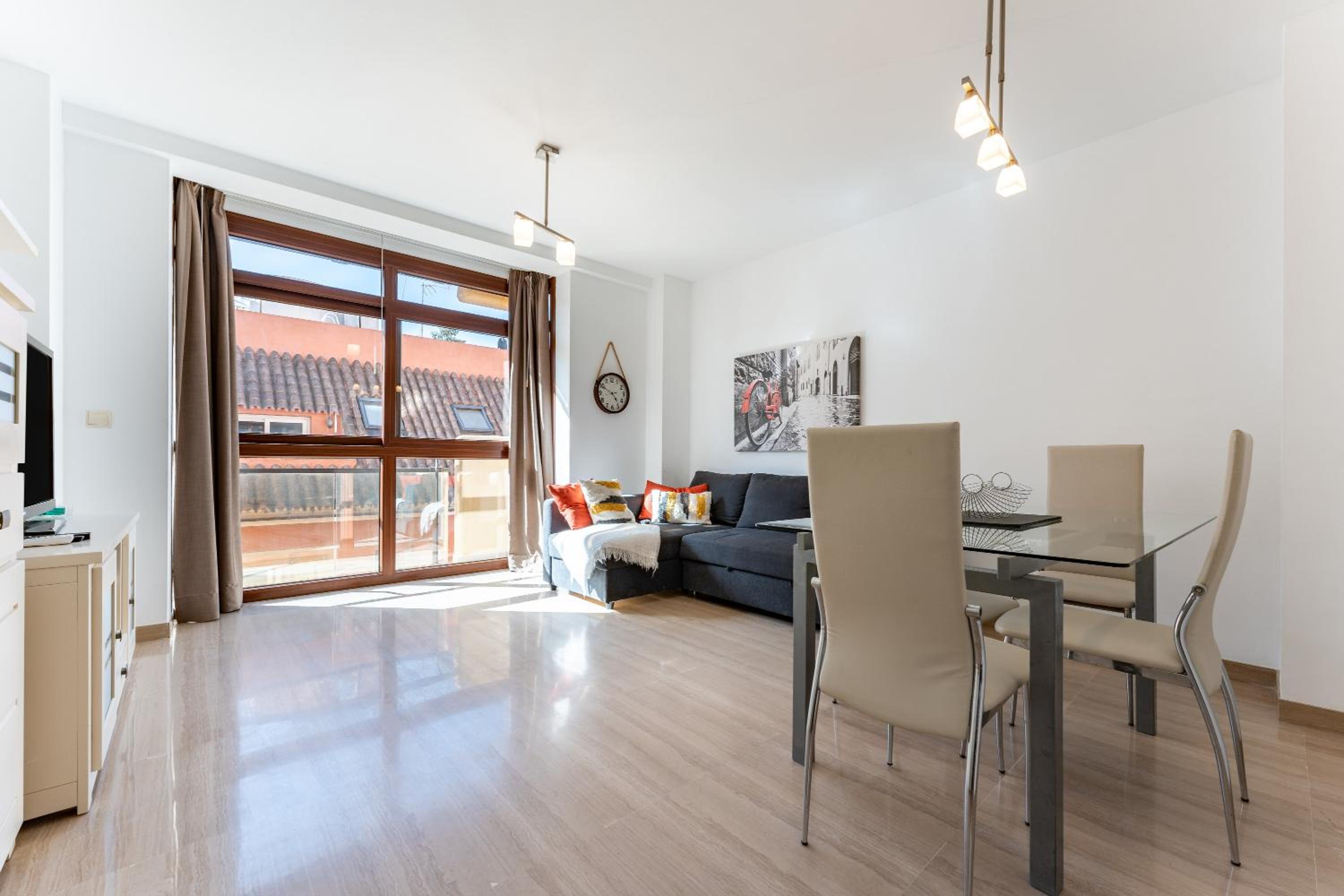 Apartamento de un dormitorio superior con balcón