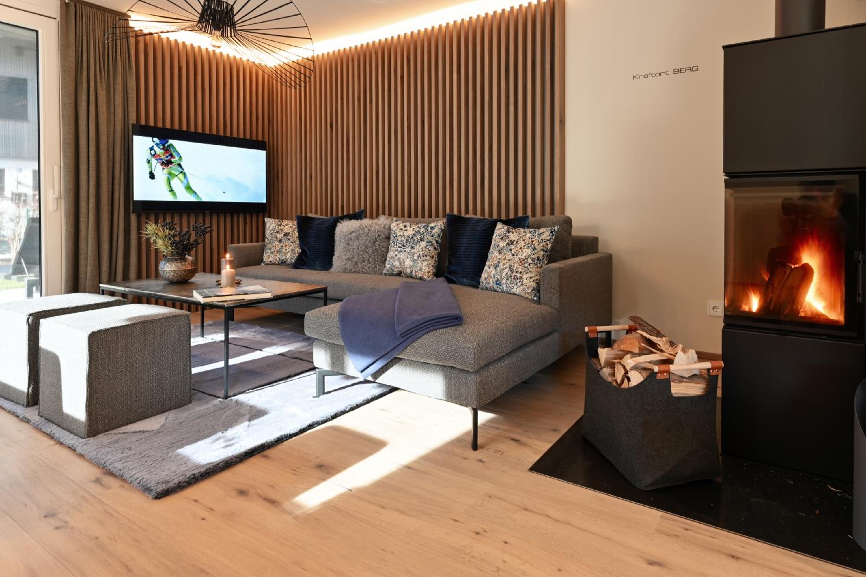 Five-Bedroom House with Sauna and Cinema Room (blue) photo 1