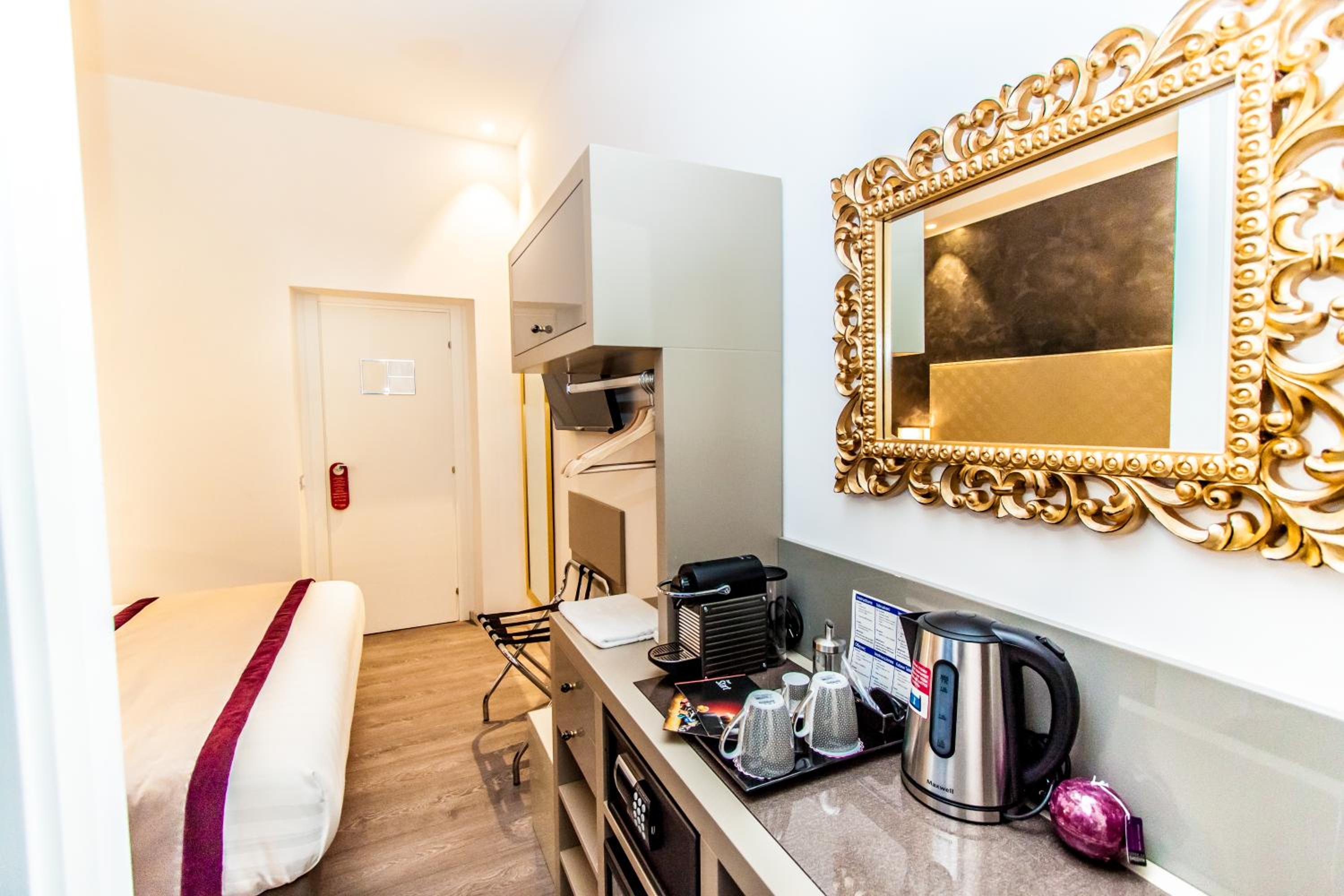 Standard Double Room photo 3