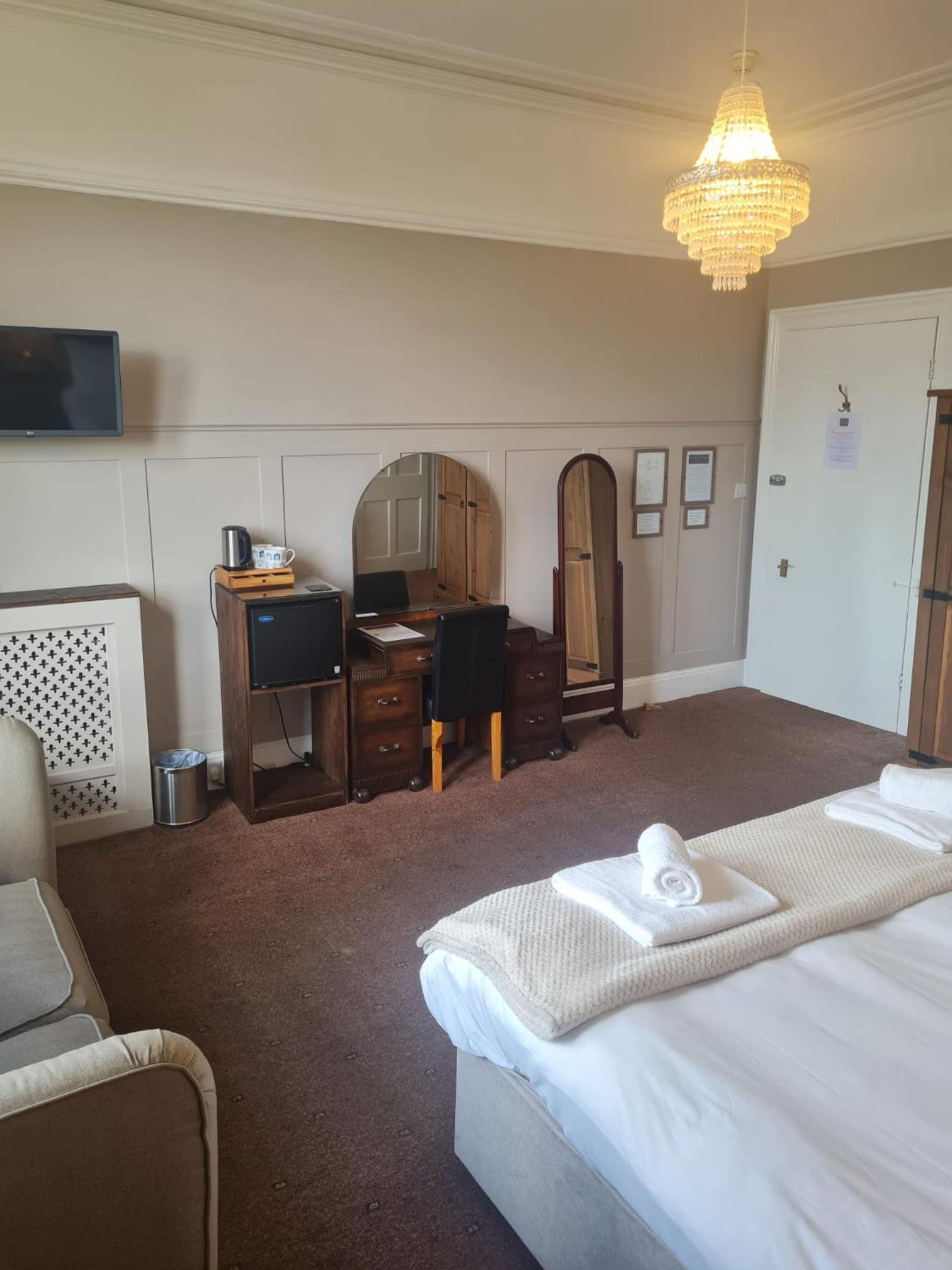 Large Double or Twin Room photo 3