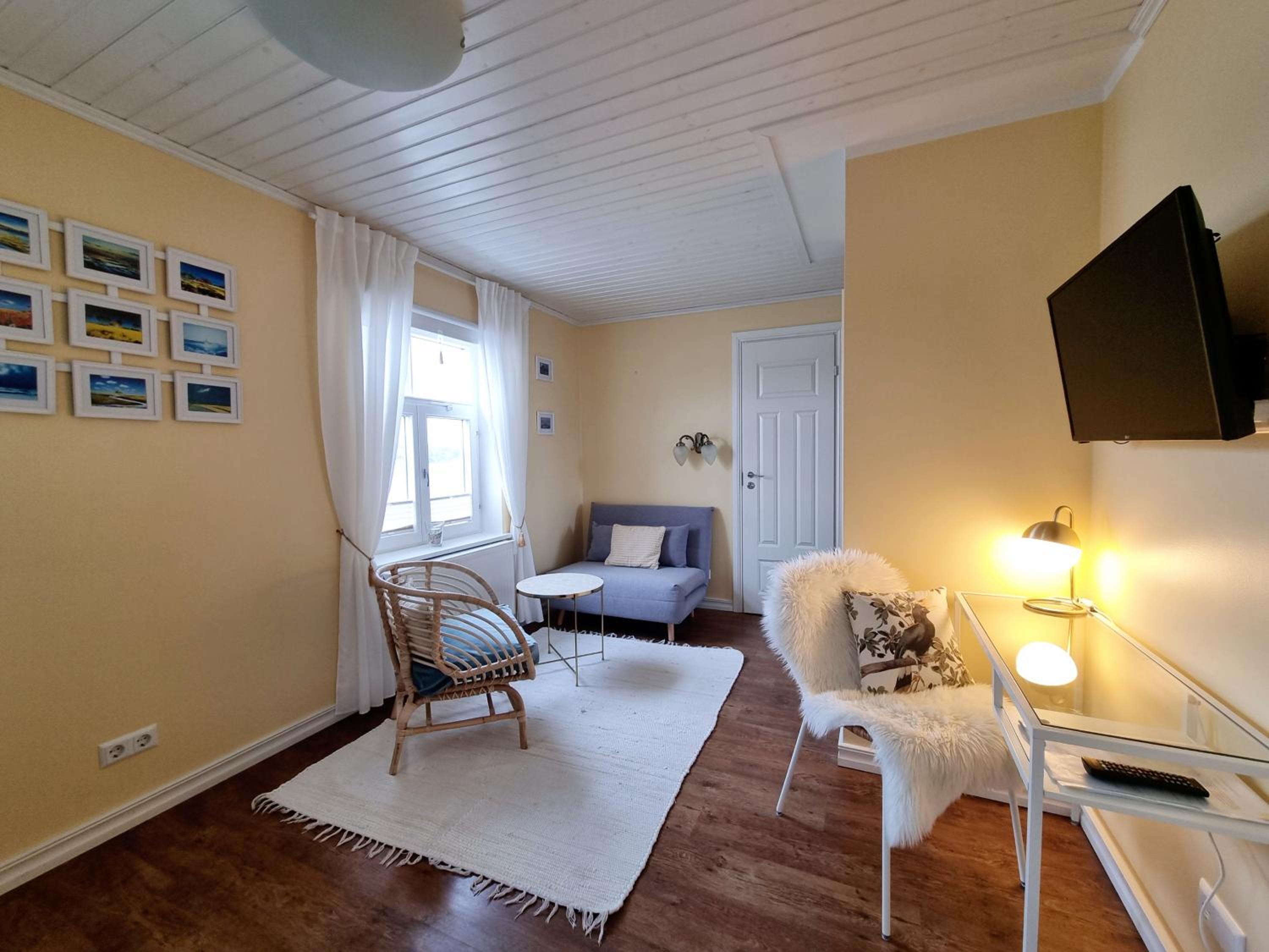 One-Bedroom Apartment with Lake View
