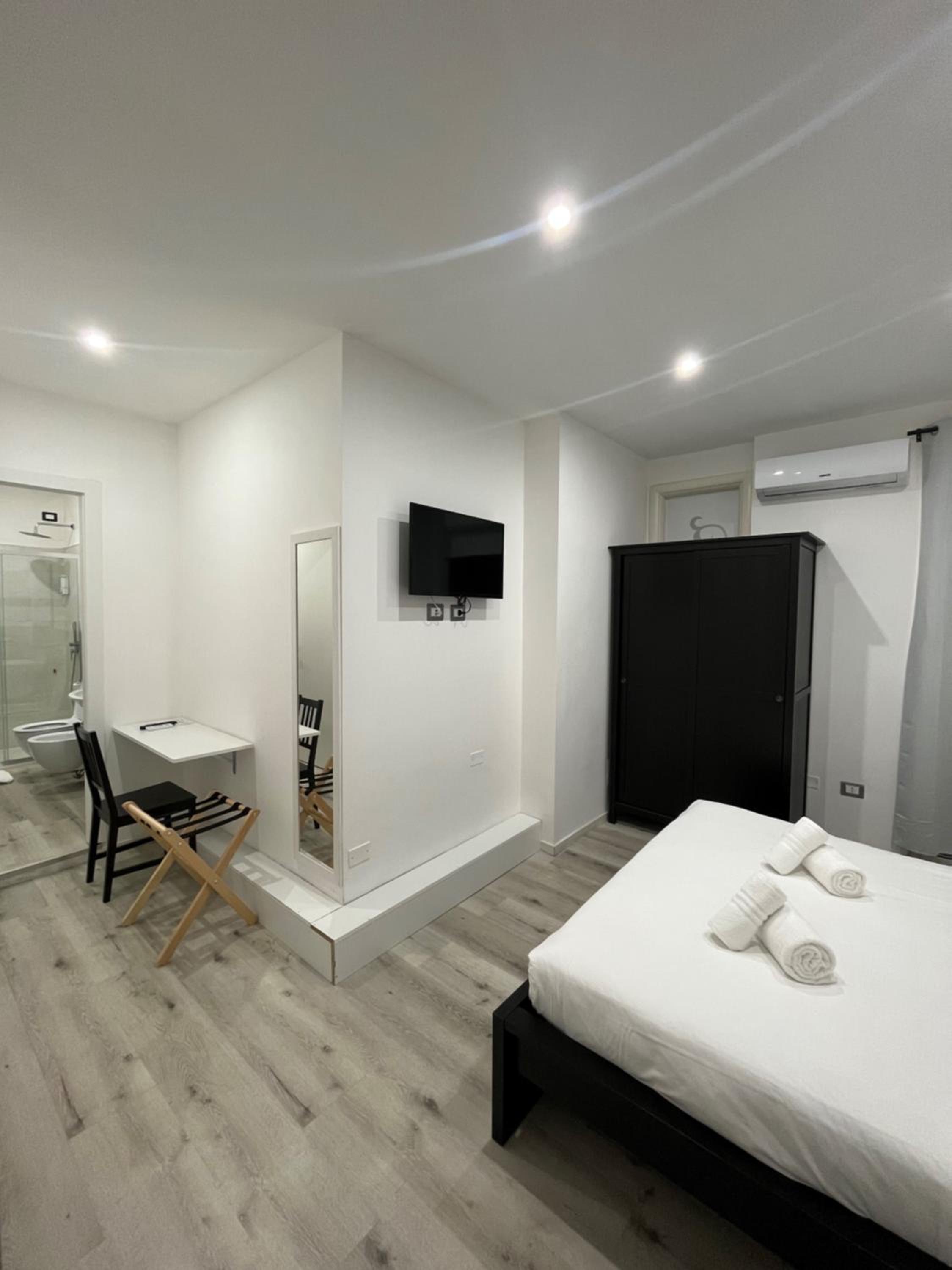 Standard Double Room photo 2