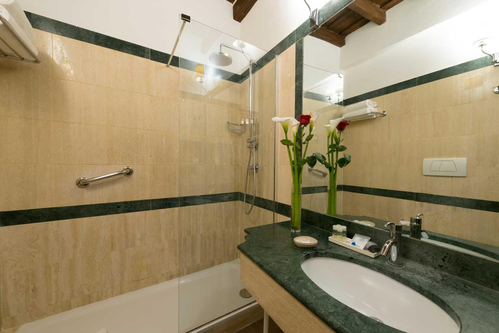 Double or Twin Room photo 3