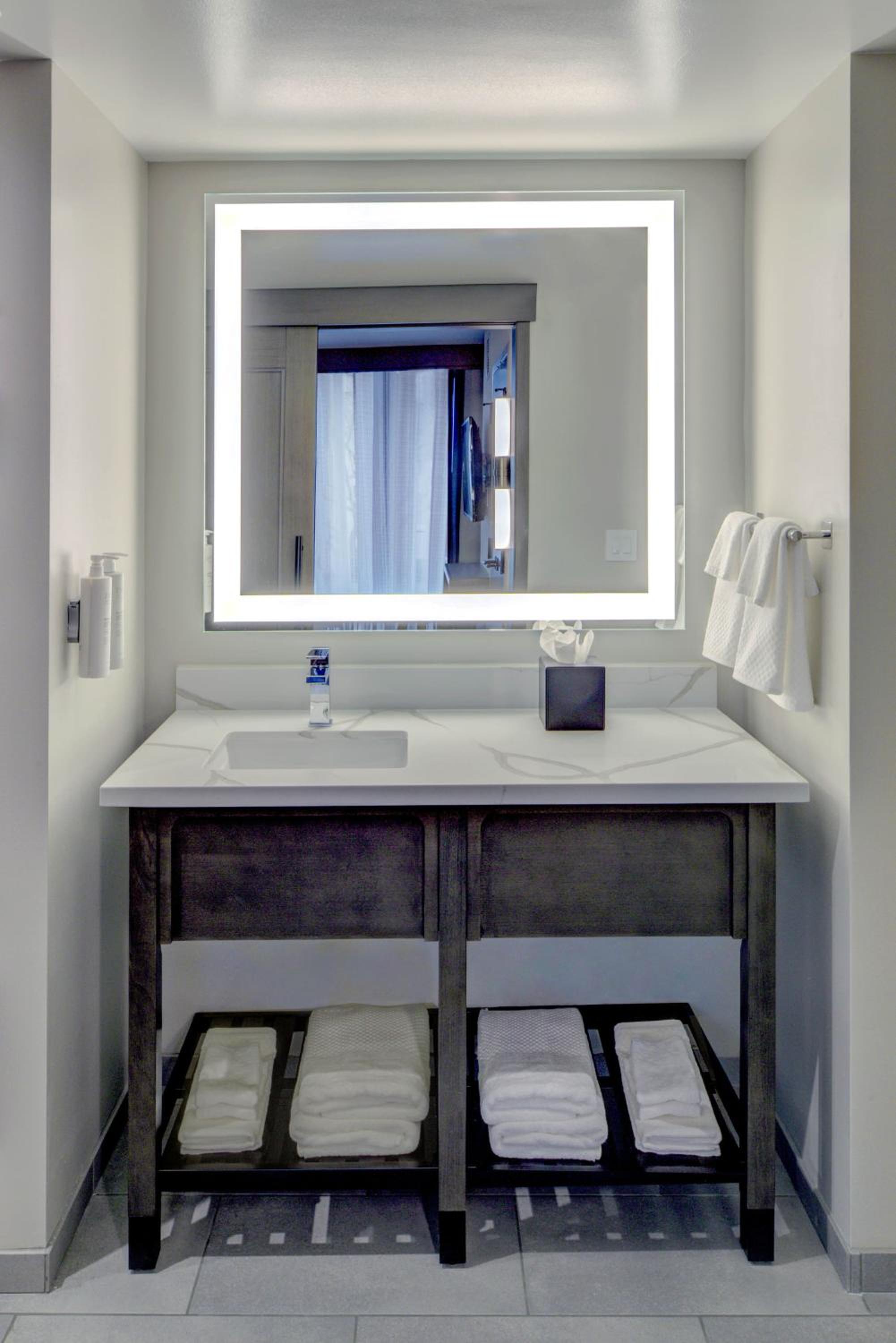 Studio Suite King Bed - Oceanfront - Photo 4