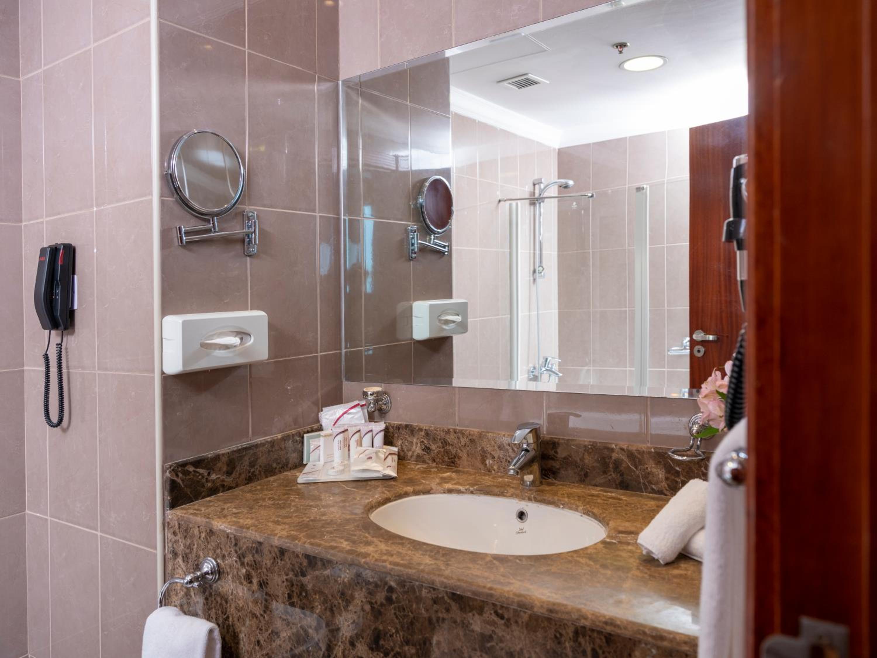 Executive Suite with Sea View - Photo 8
