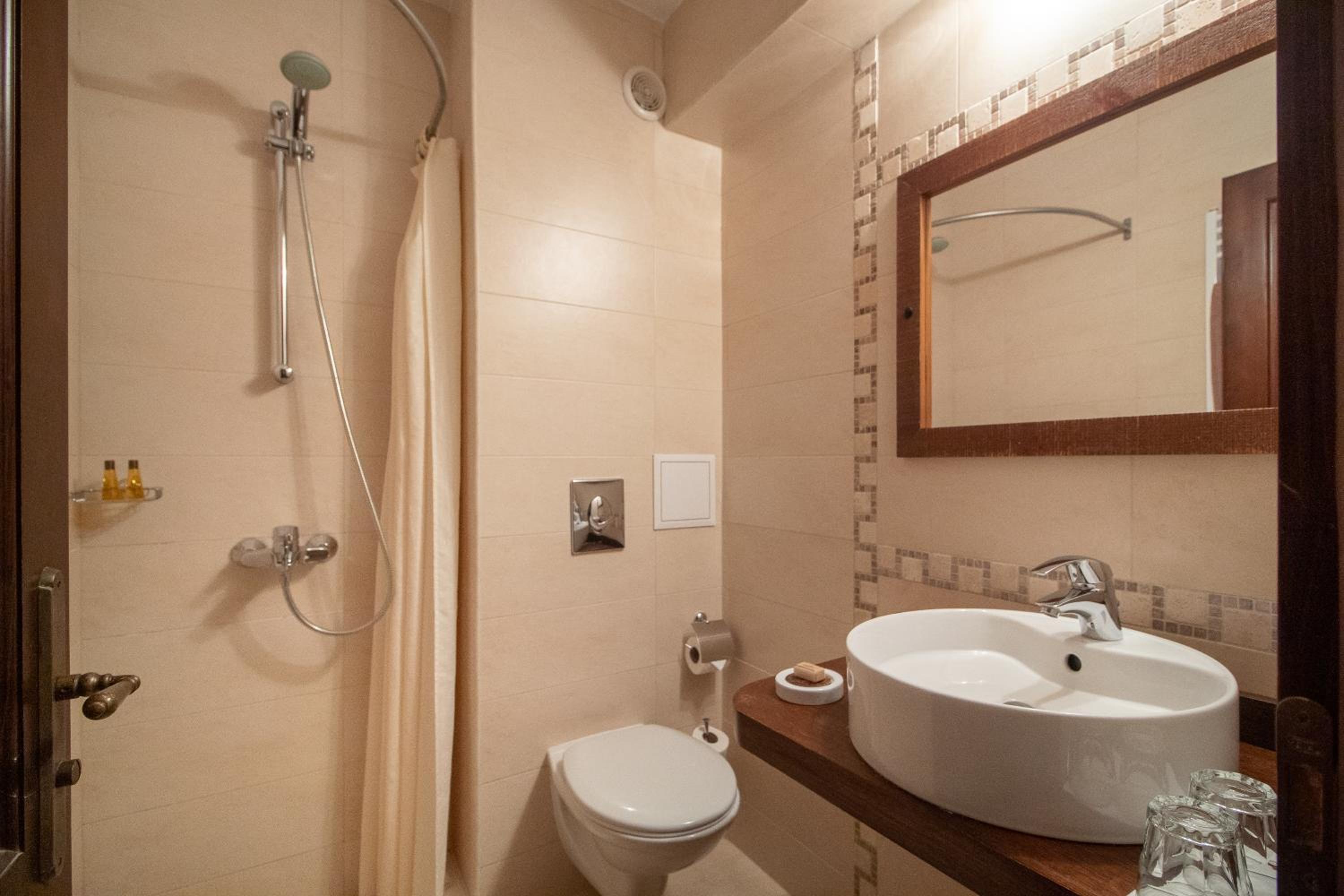 Standard Double Room photo 3