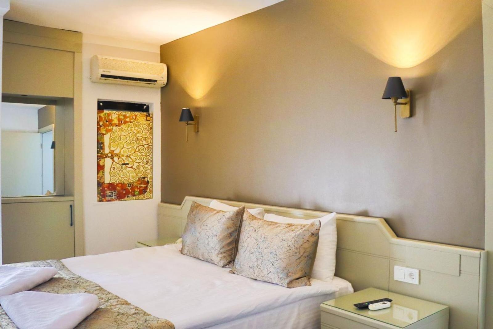 Double or Twin Room - Photo 5