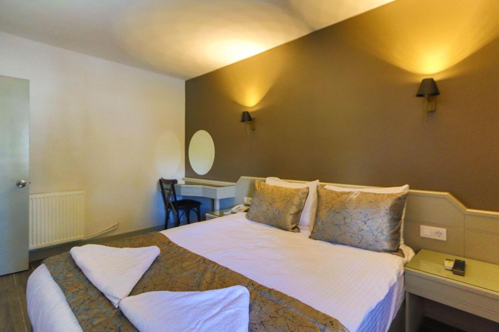 Double or Twin Room - Photo 6