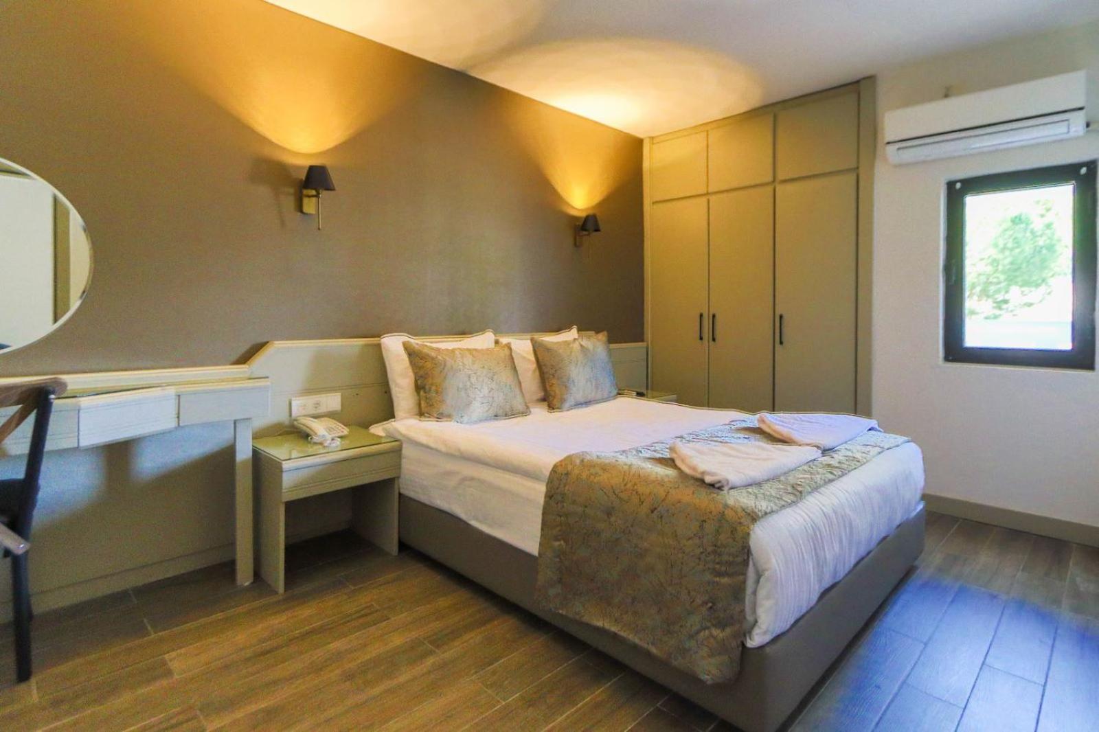 Double or Twin Room - Photo 9