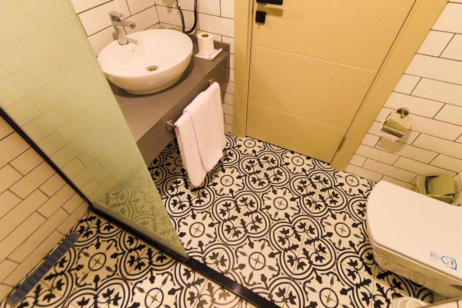Double or Twin Room - Photo 7