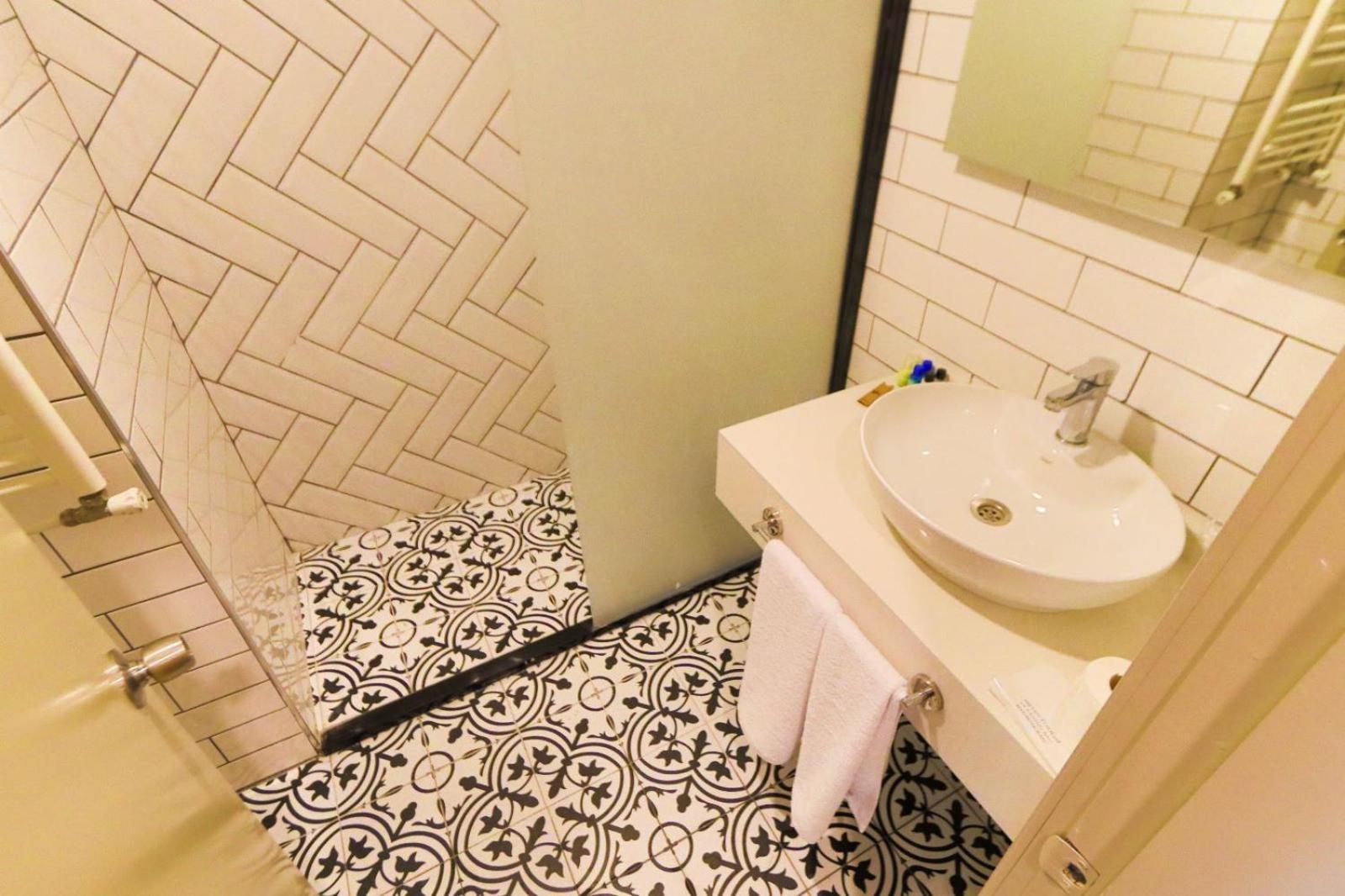 Double or Twin Room - Photo 8