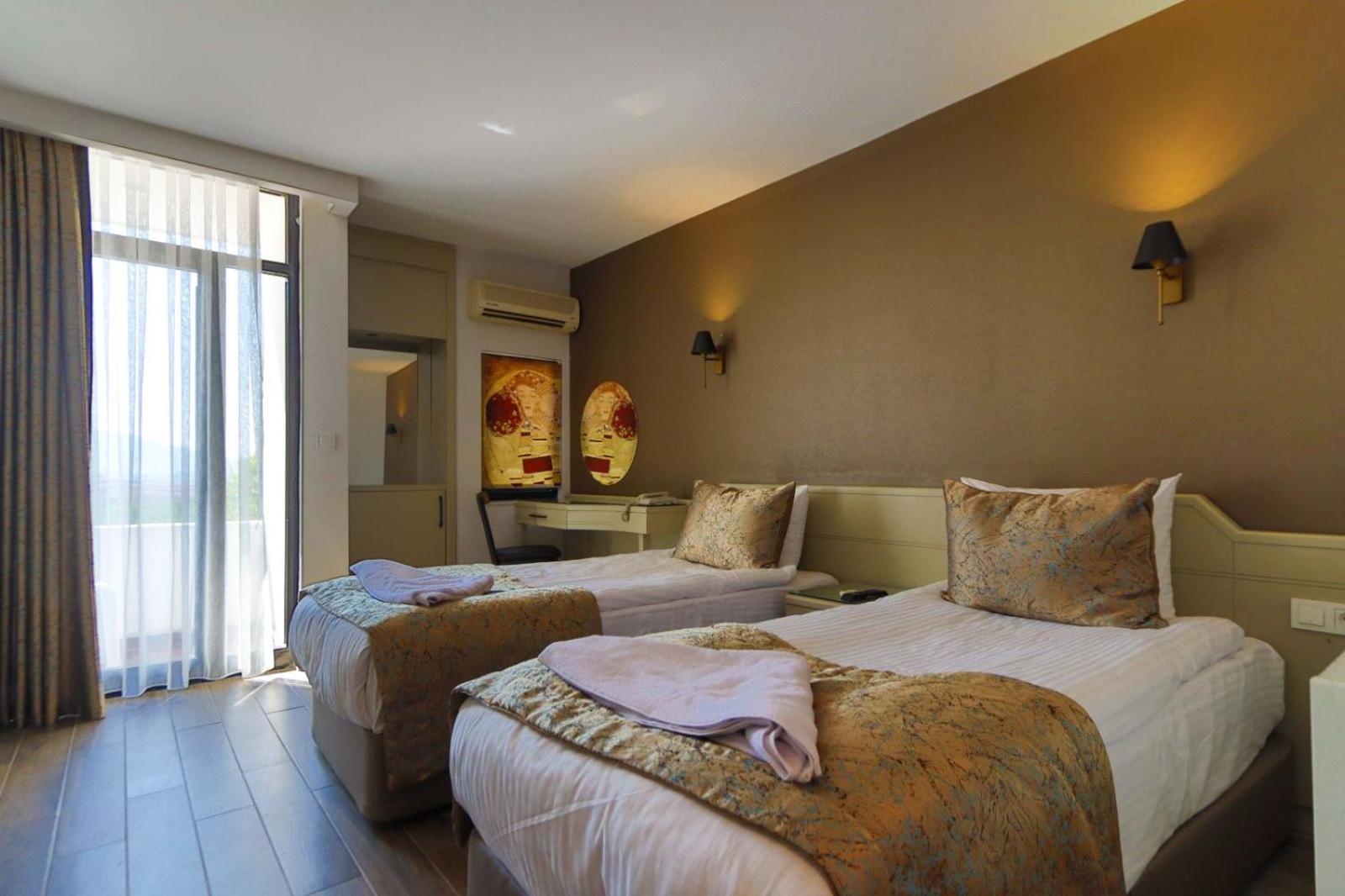 Double or Twin Room - Photo 4