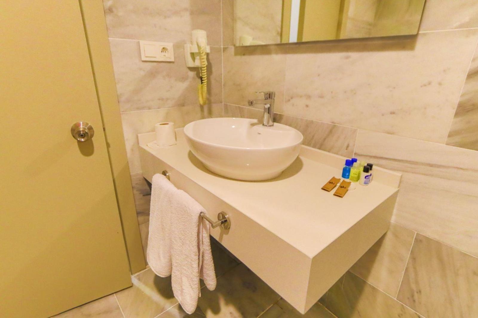 Double or Twin Room - Photo 3
