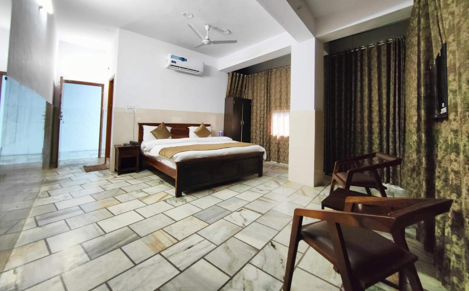 Deluxe Double Room photo 3