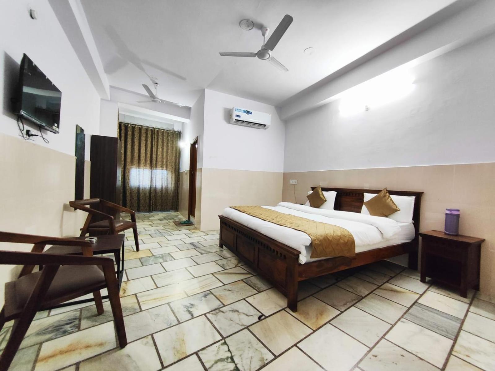 Deluxe Double Room photo 2