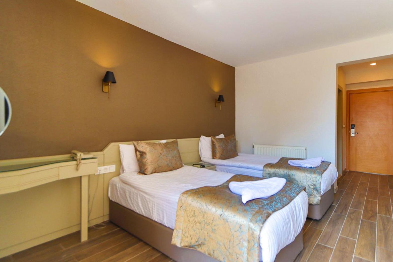 Double or Twin Room - Photo 10