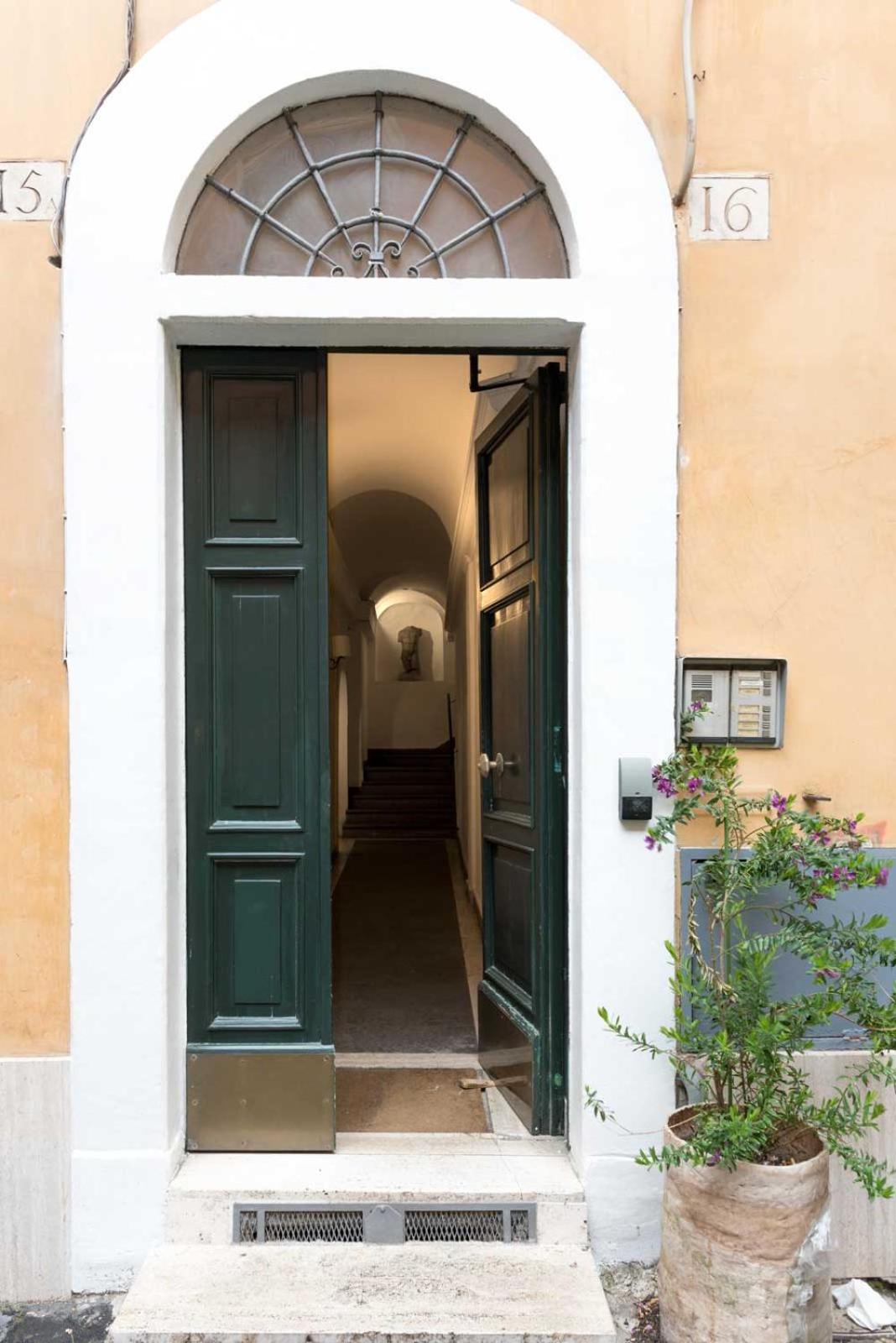 Triple Room - Dependance, Via Leonina 16 photo 3