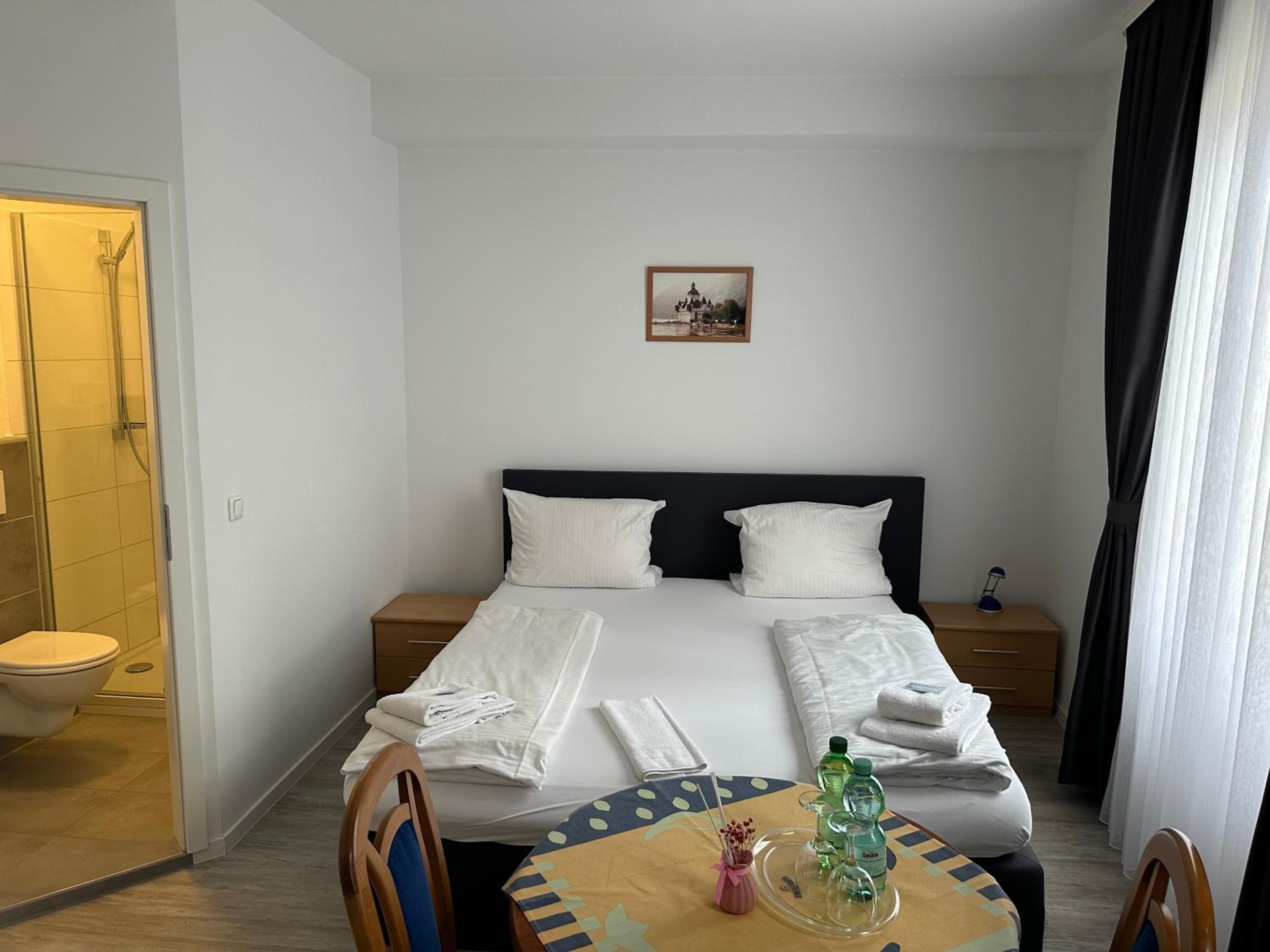 Economy Double Room 4 photo 3