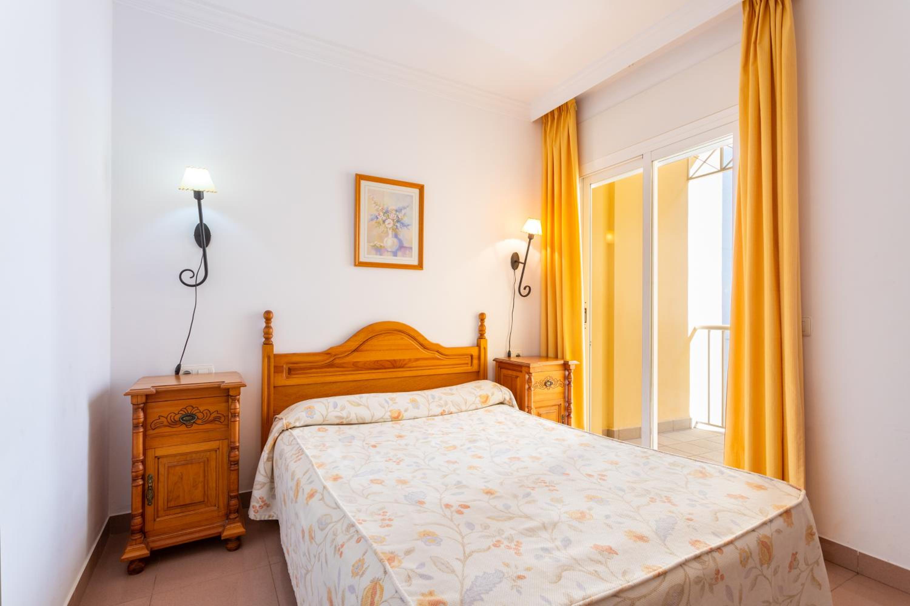 Two-Bedroom Apartment with Terrace and Sea View photo 3
