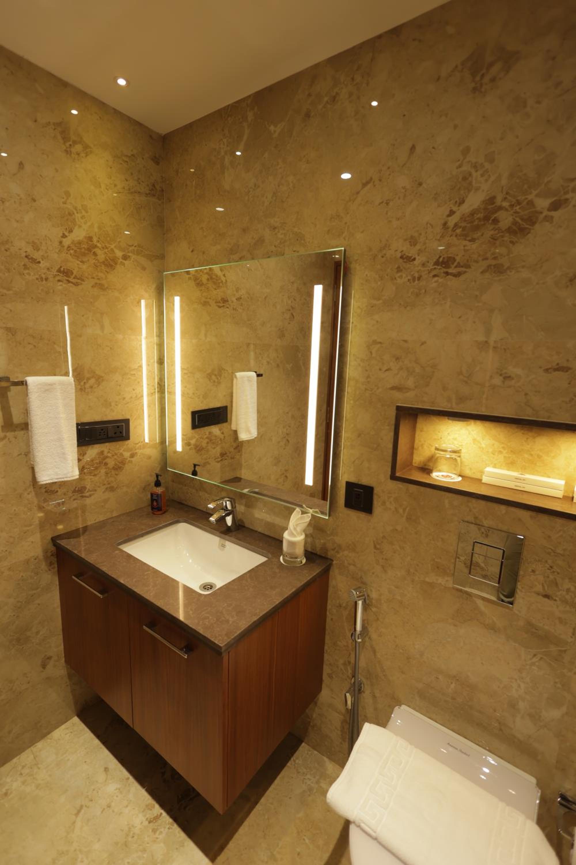 Deluxe Queen Room - Photo 5