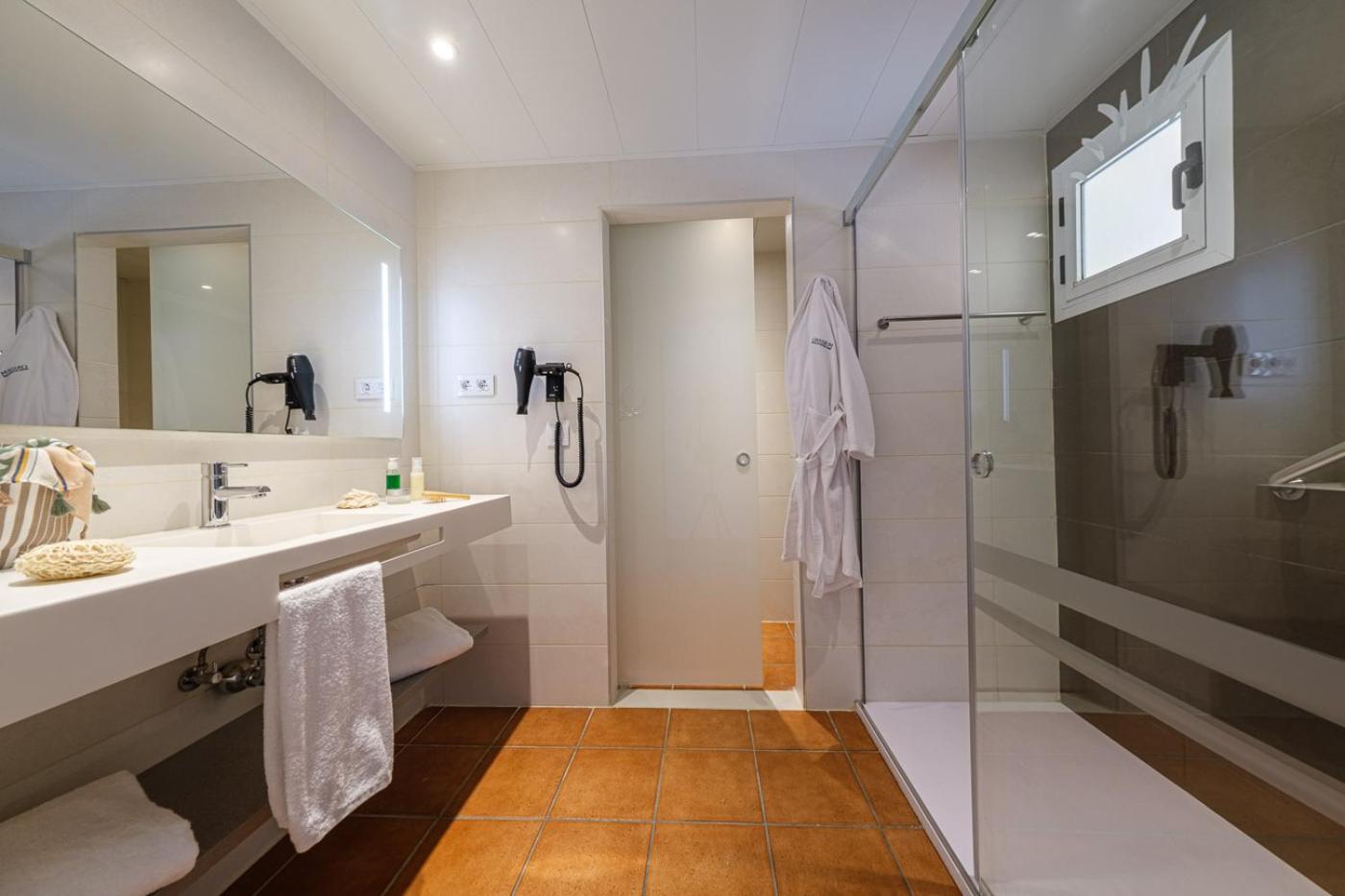 Twin Room - Photo 4