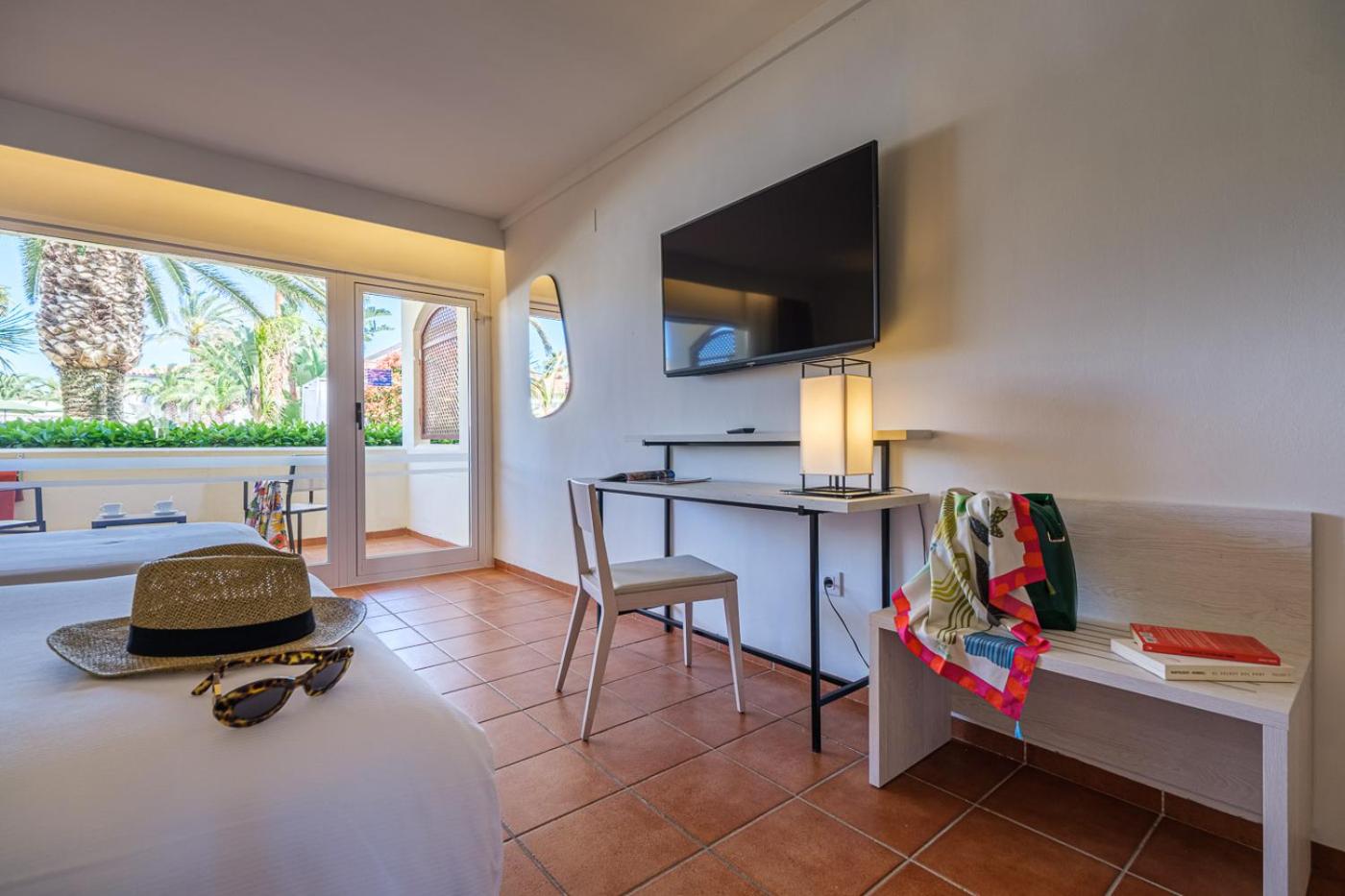 Twin Room - Photo 3