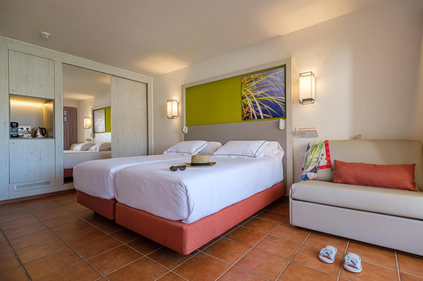 Twin Room - Photo 2
