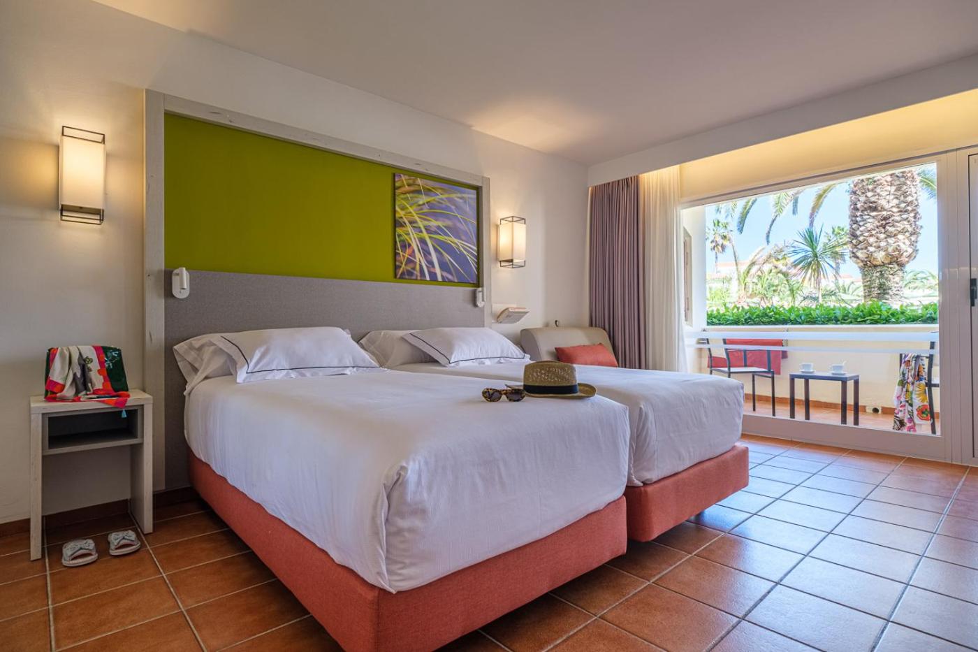 Twin Room - Photo 1