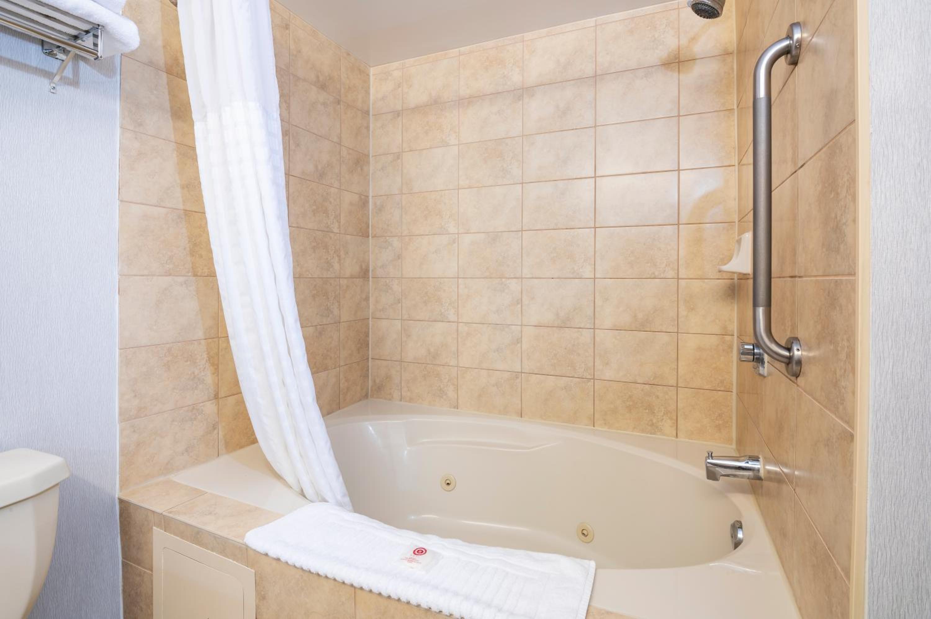 King Suite - Non-Smoking - Photo 4