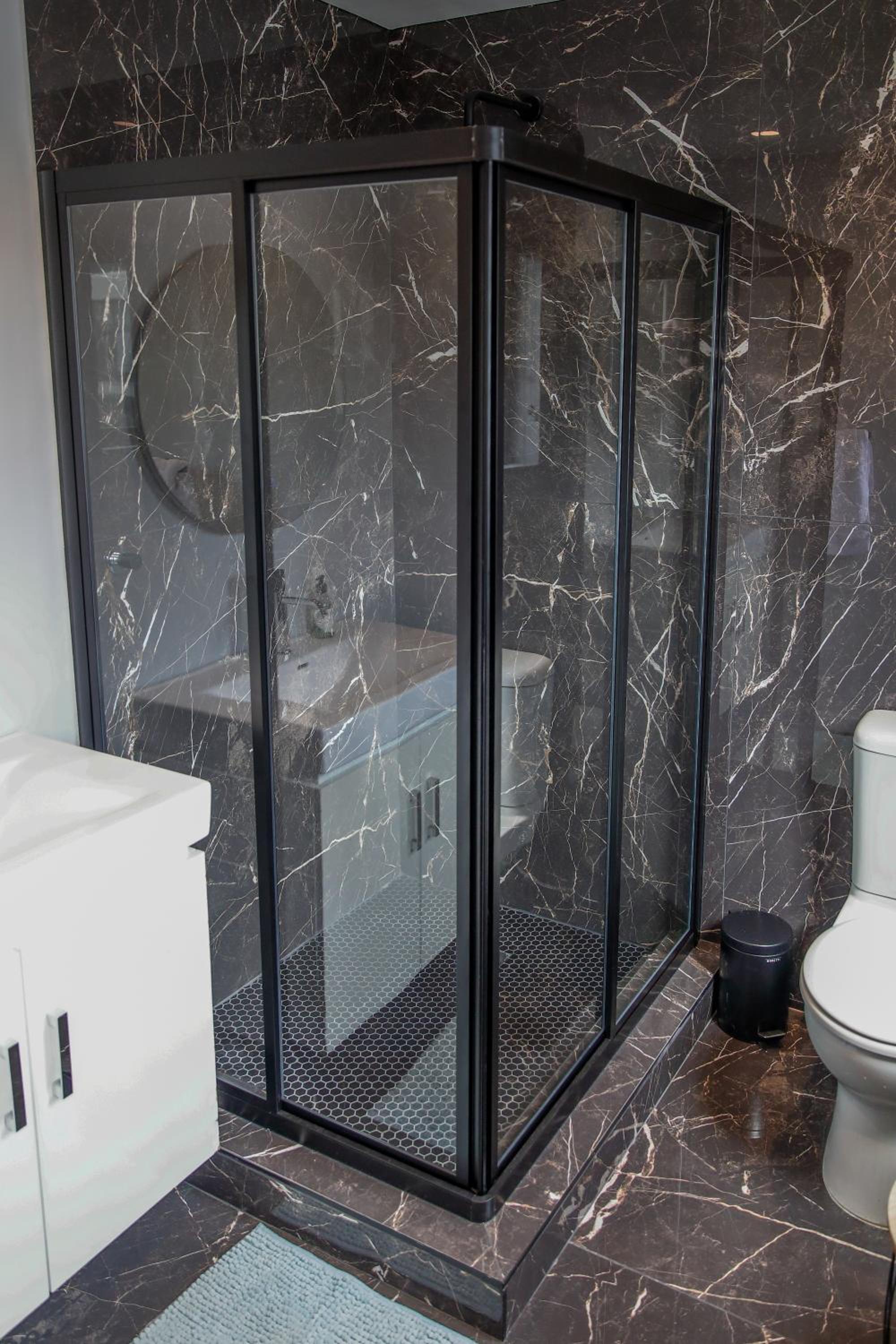 Deluxe Double Room with Shower - Photo 13