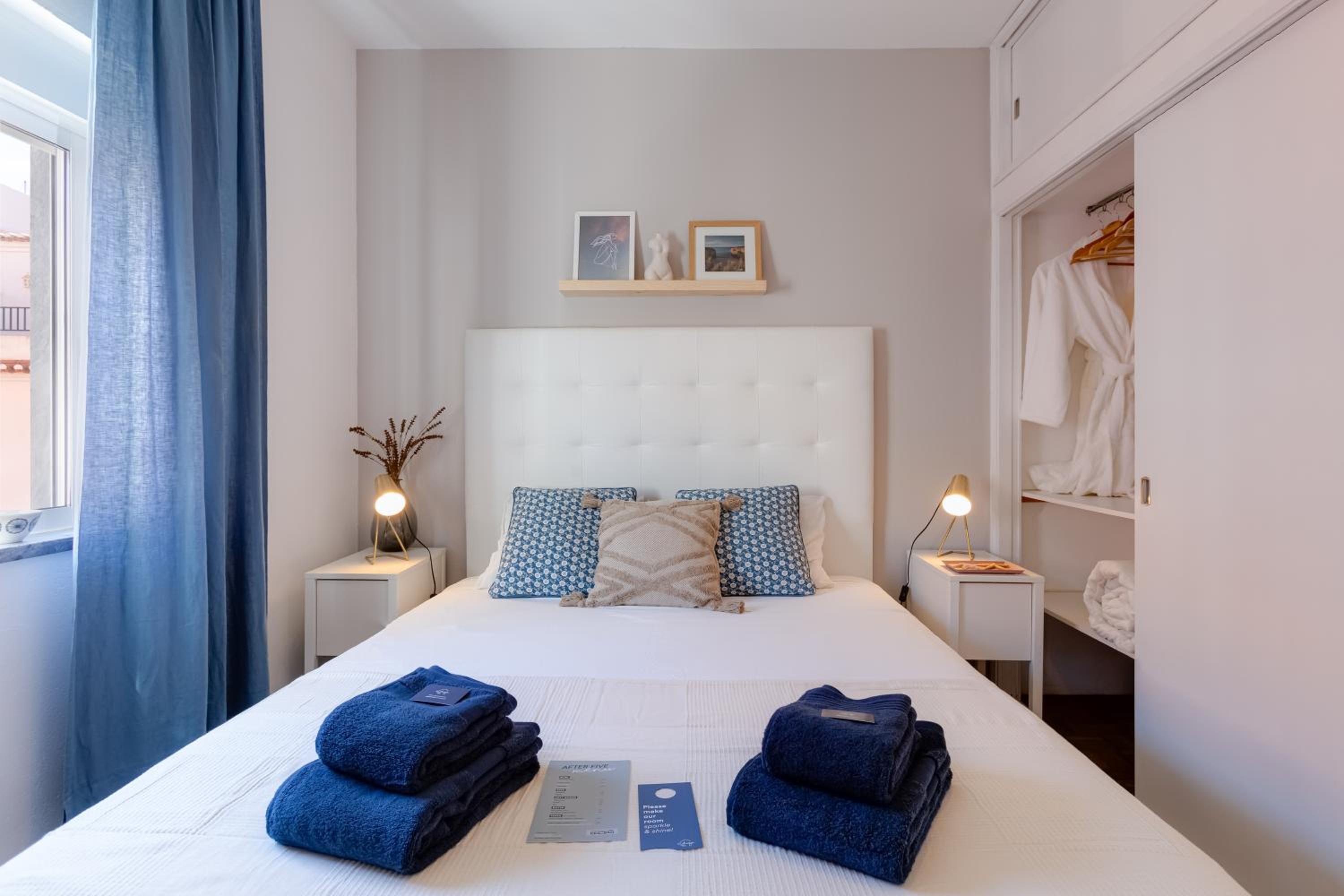 Double Room with Shared Bathroom photo 2