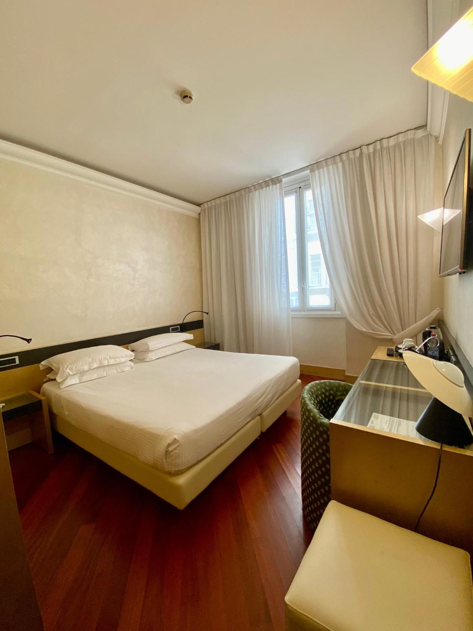 Double or Twin Room - Photo 7