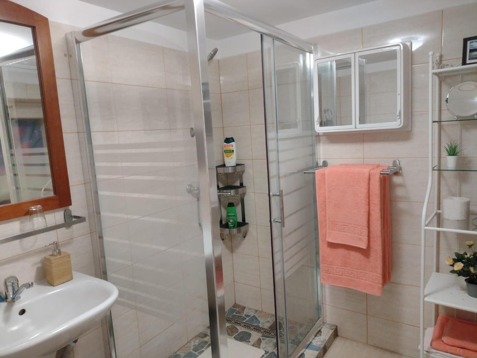 Two-Bedroom House - Photo 11