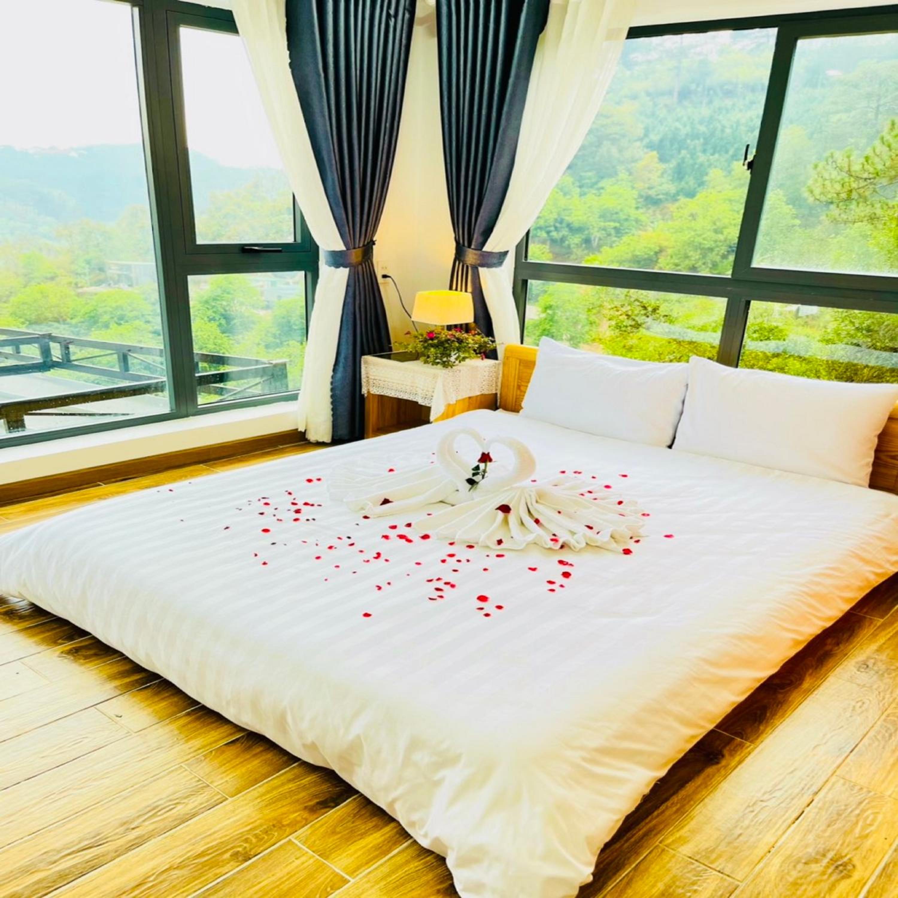 King Room with Mountain View photo 2