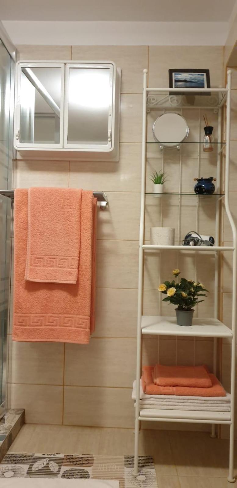 Two-Bedroom House - Photo 13