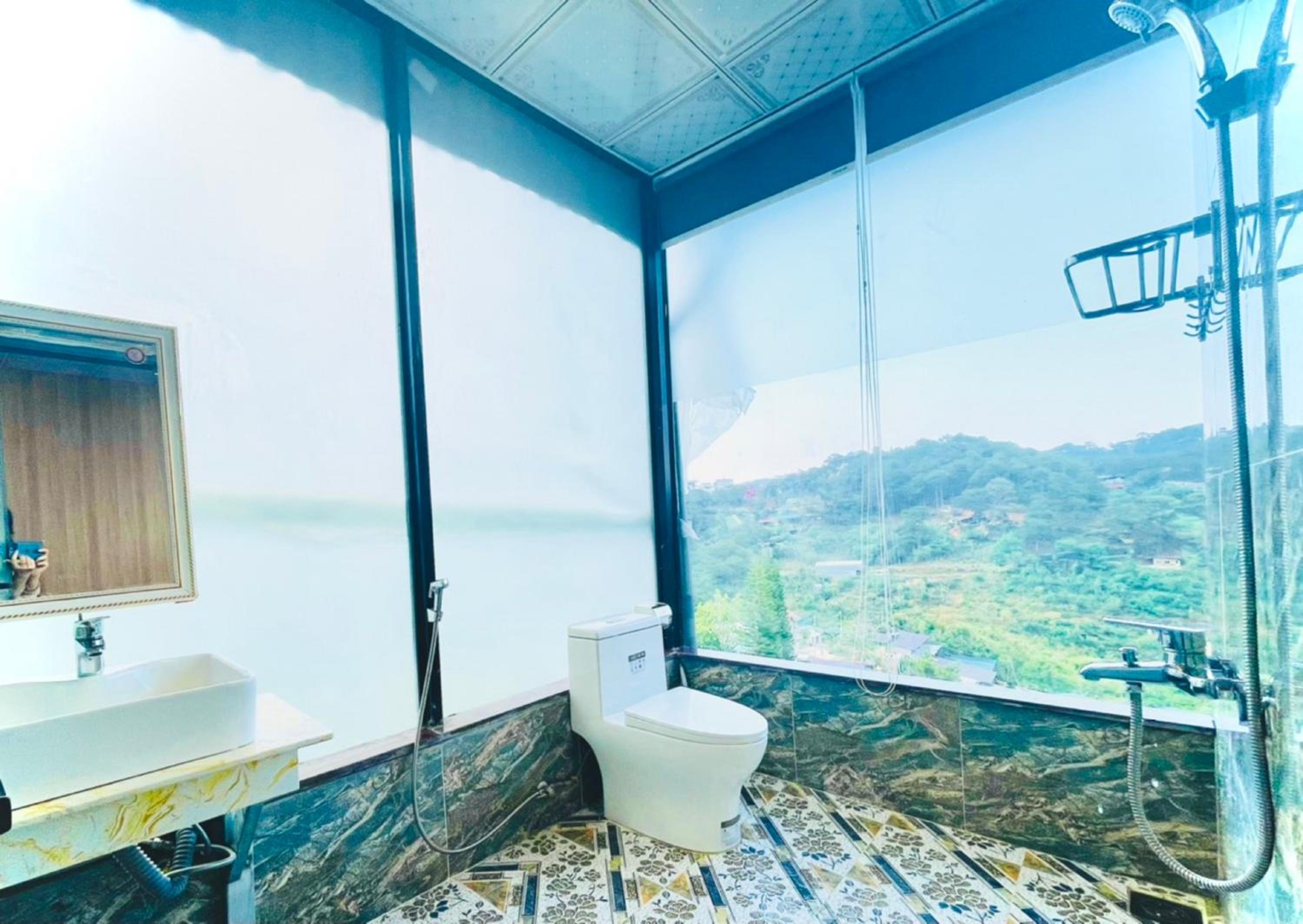 Family Room with Bathroom photo 3