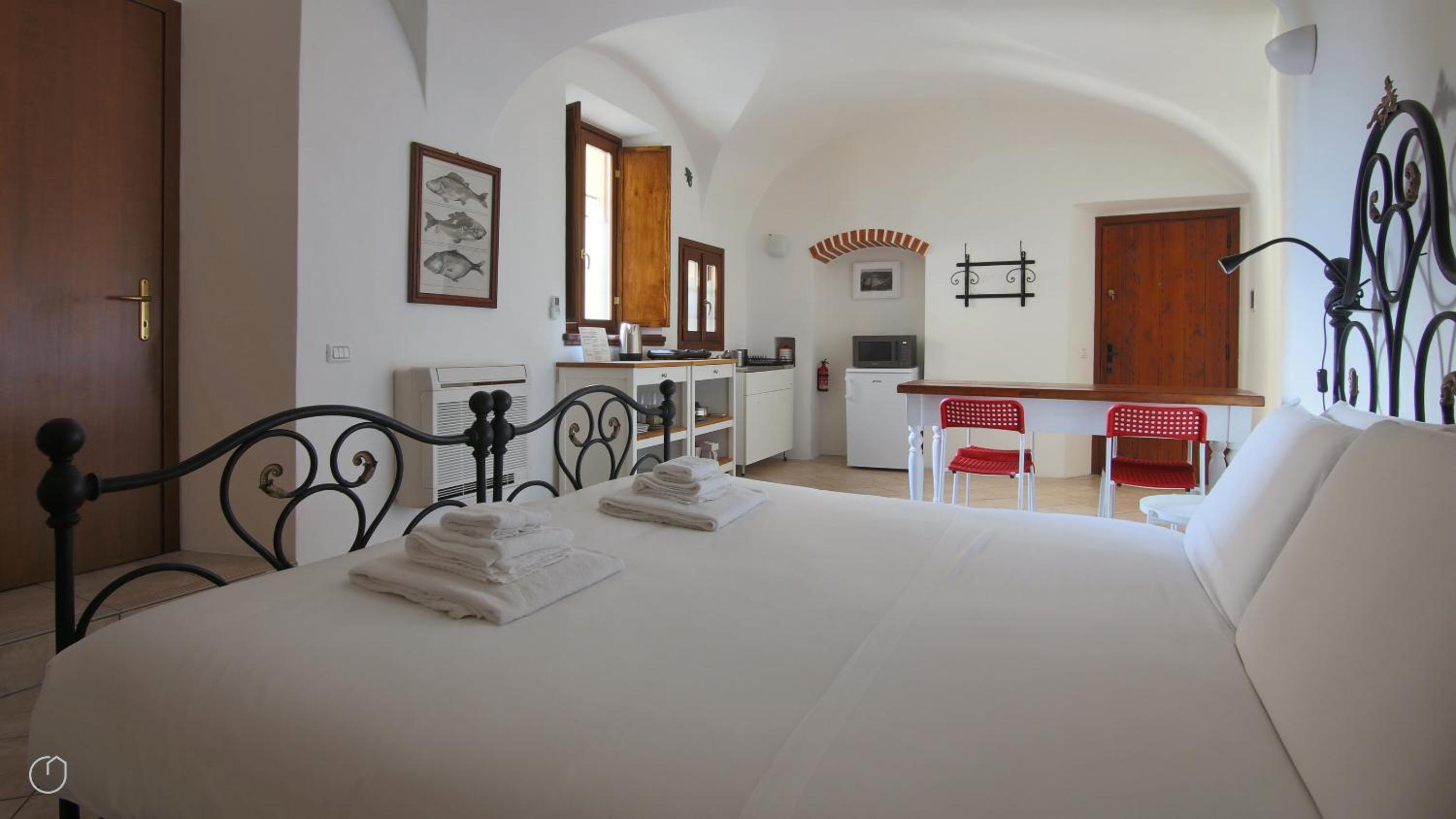 One-Bedroom Apartment photo 3