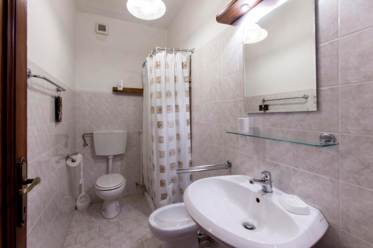 One-Bedroom Apartment - Photo 3