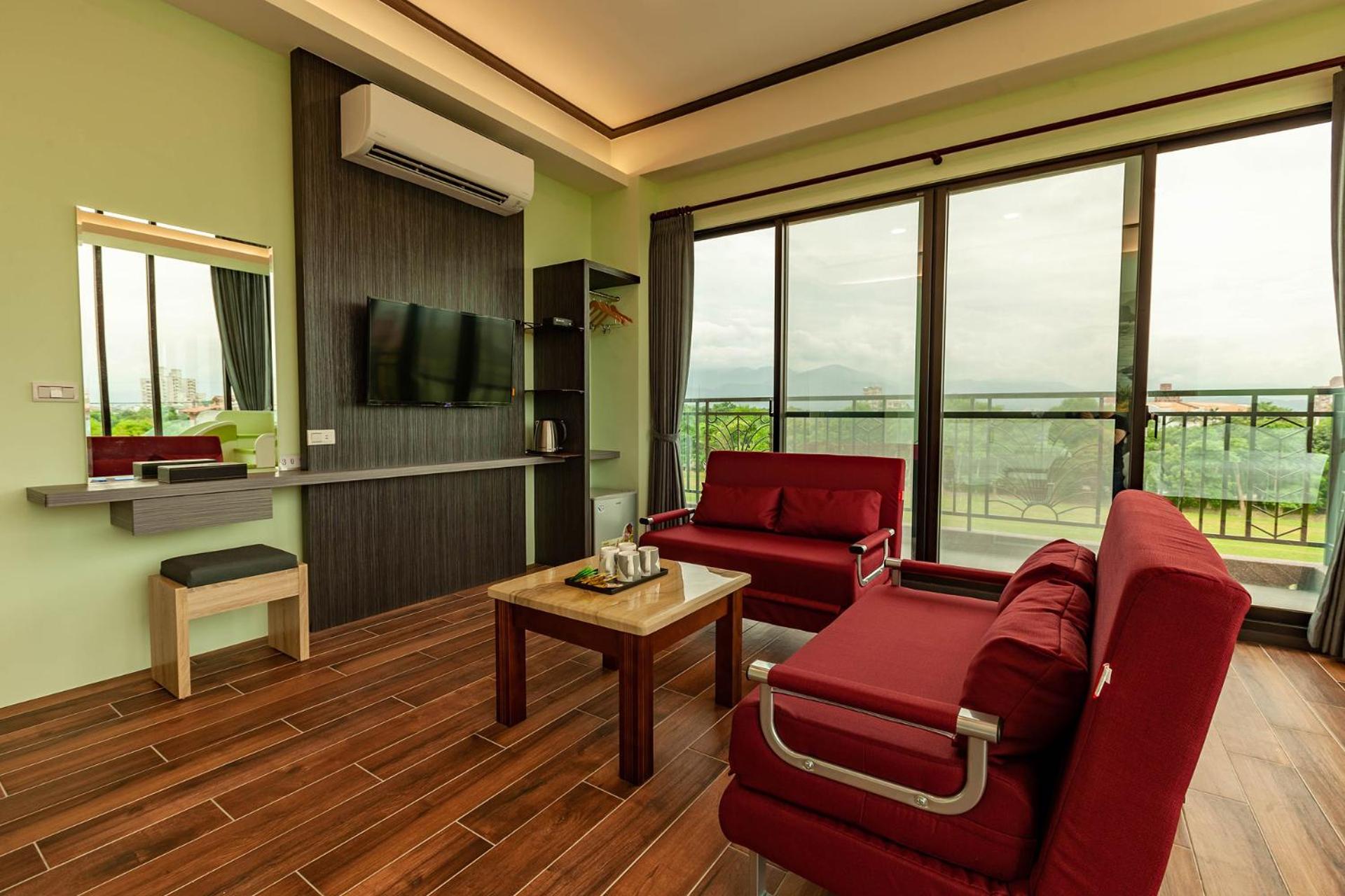 Quadruple Room with Balcony - Photo 2