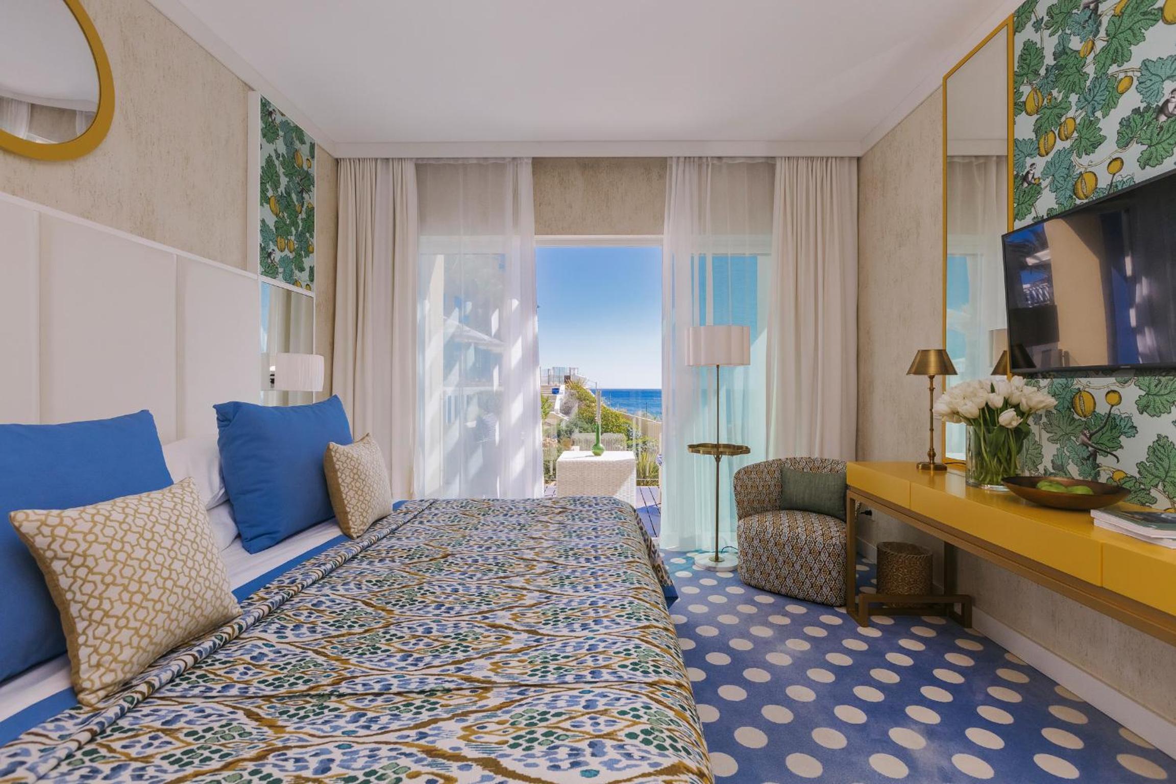 Suite with Balcony and Sea View