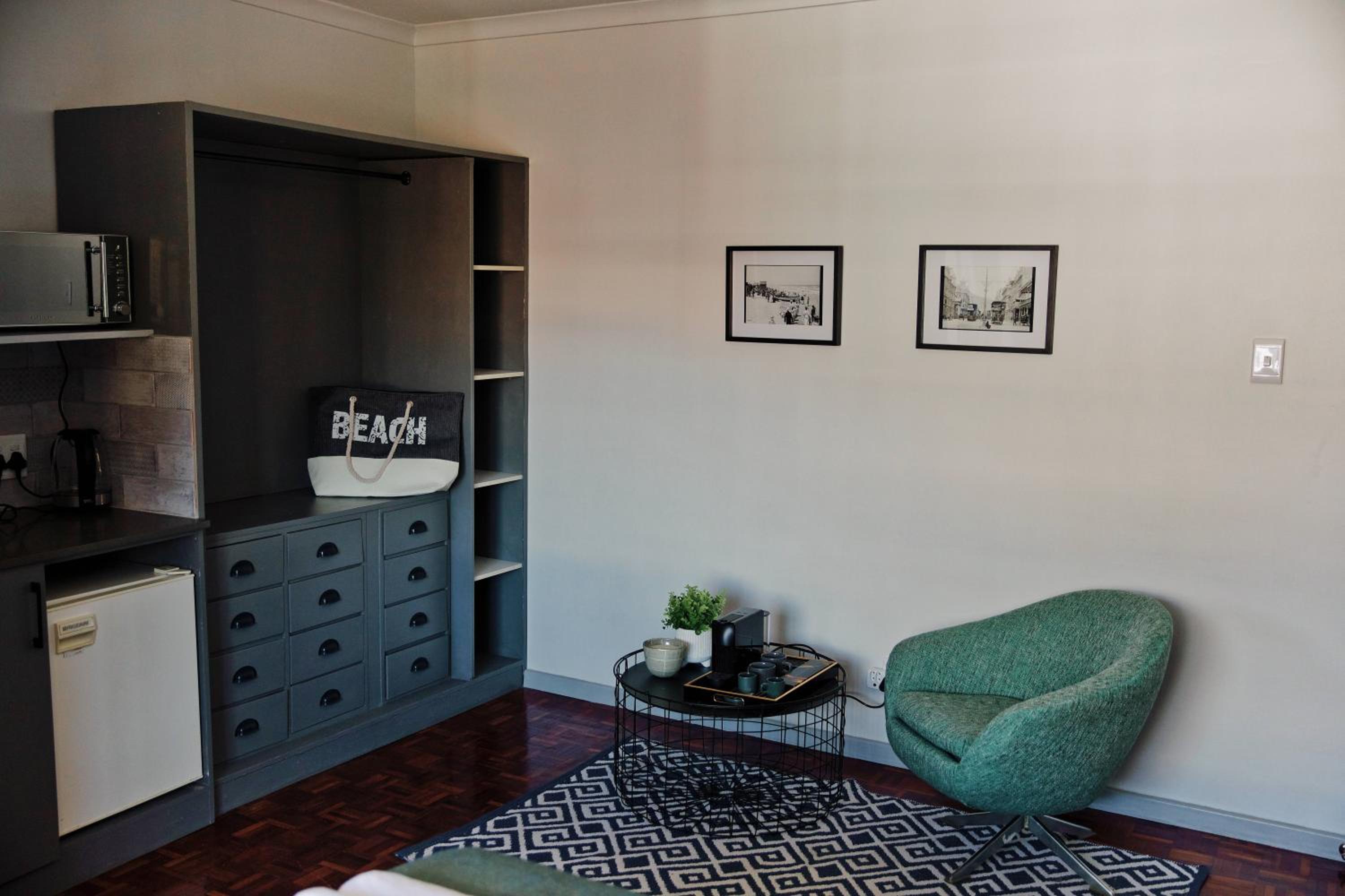 One-Bedroom Apartment - Photo 9