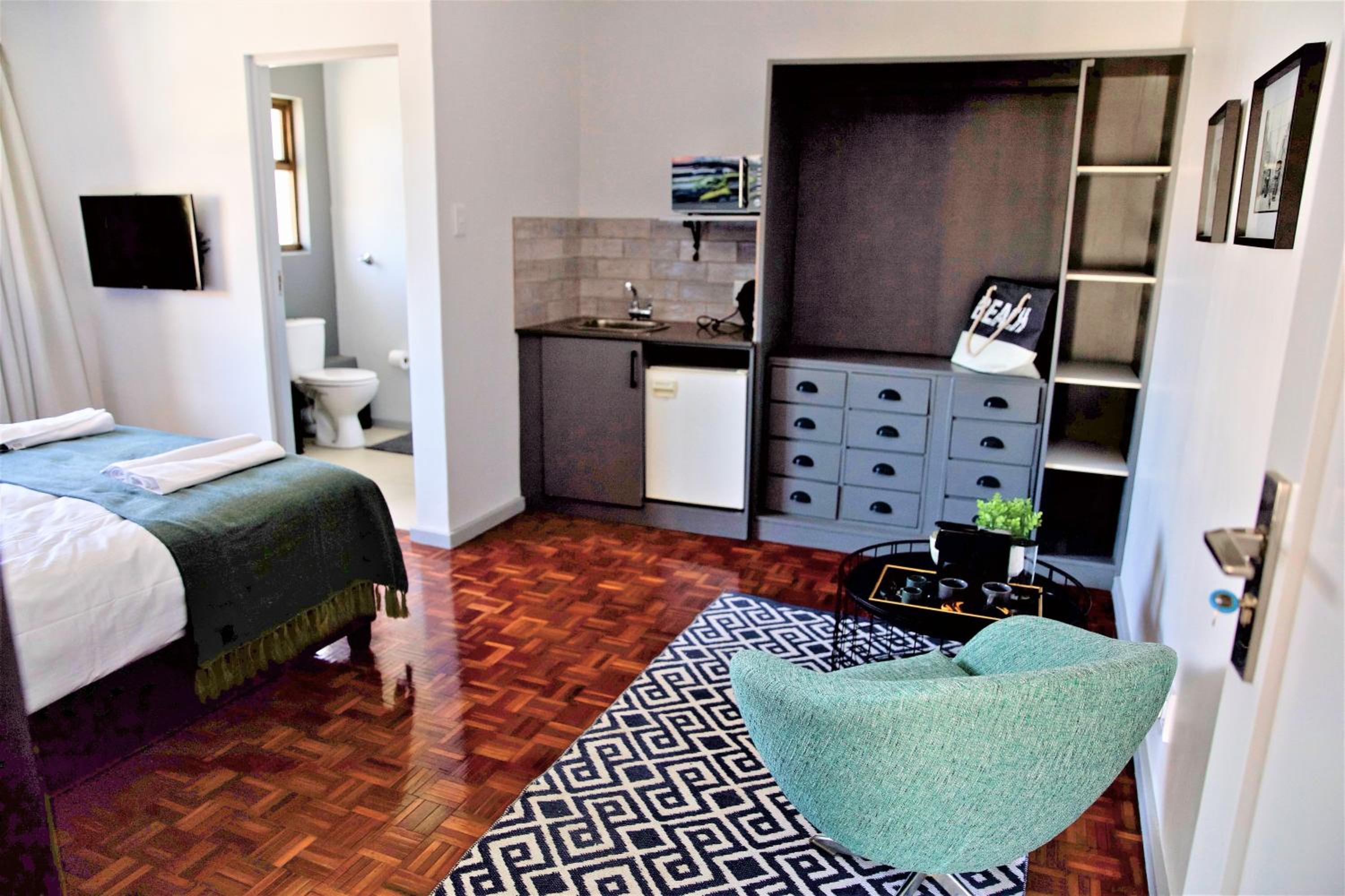 One-Bedroom Apartment - Photo 1