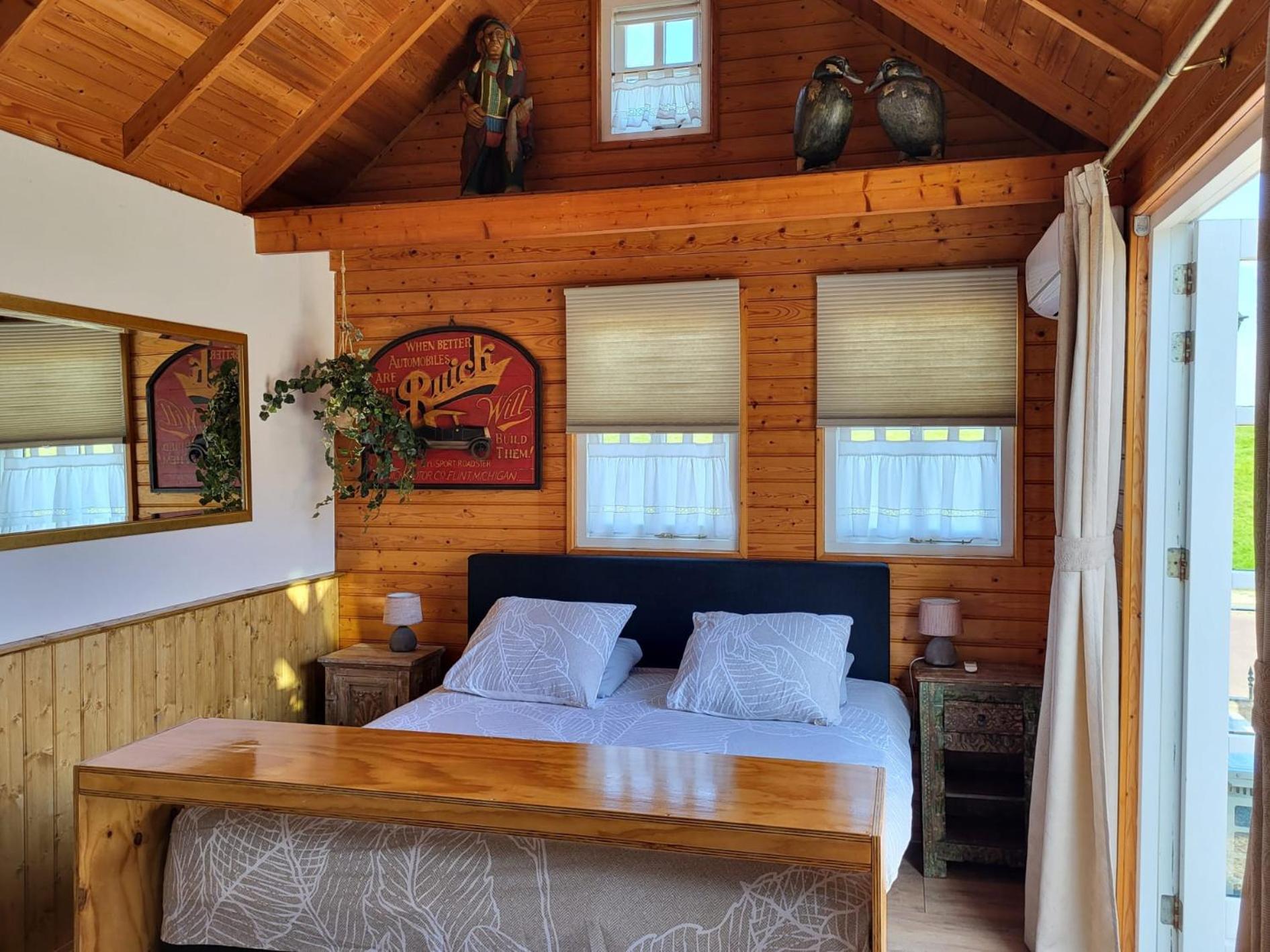 Deluxe King Room photo 1