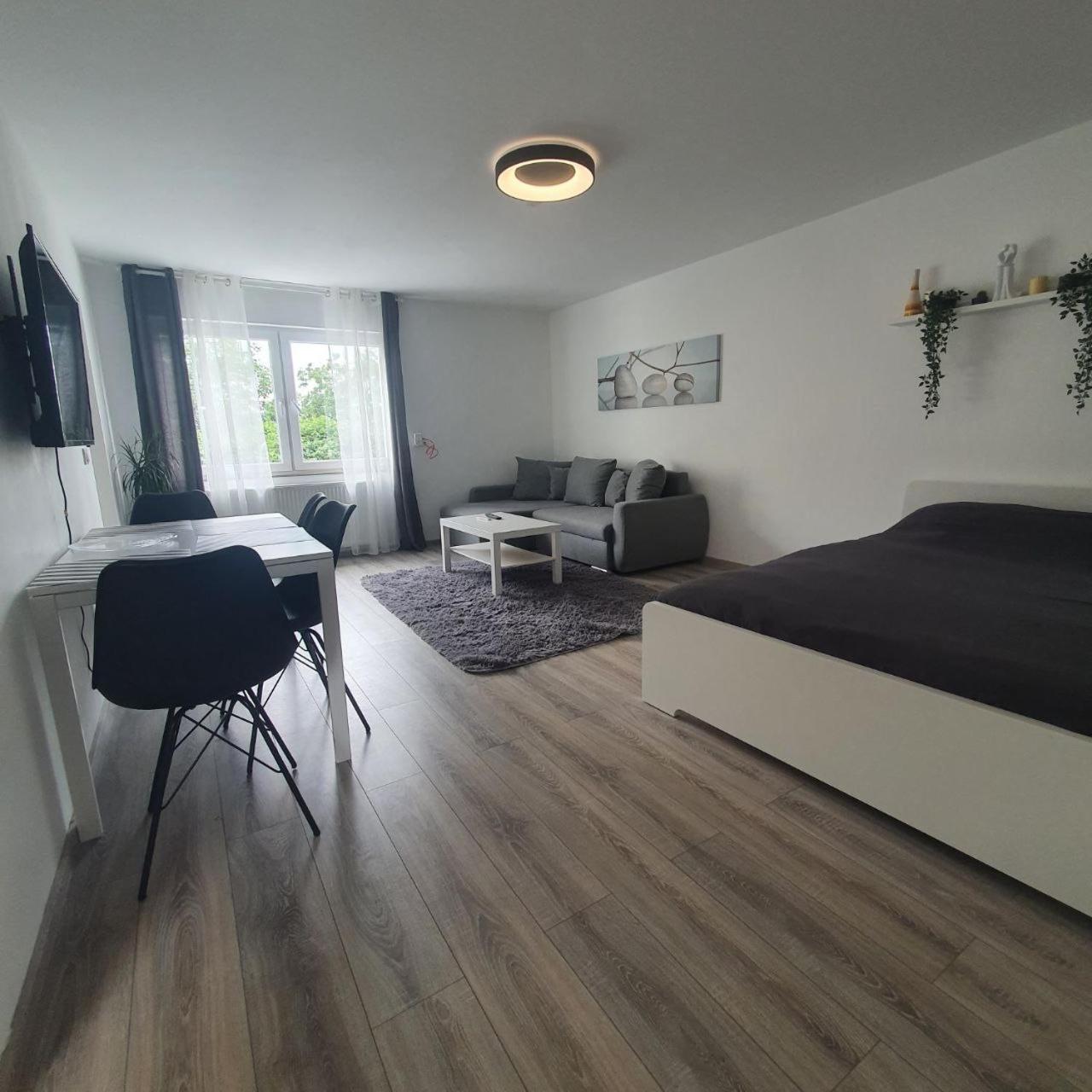 Studio Apartment - Photo 25
