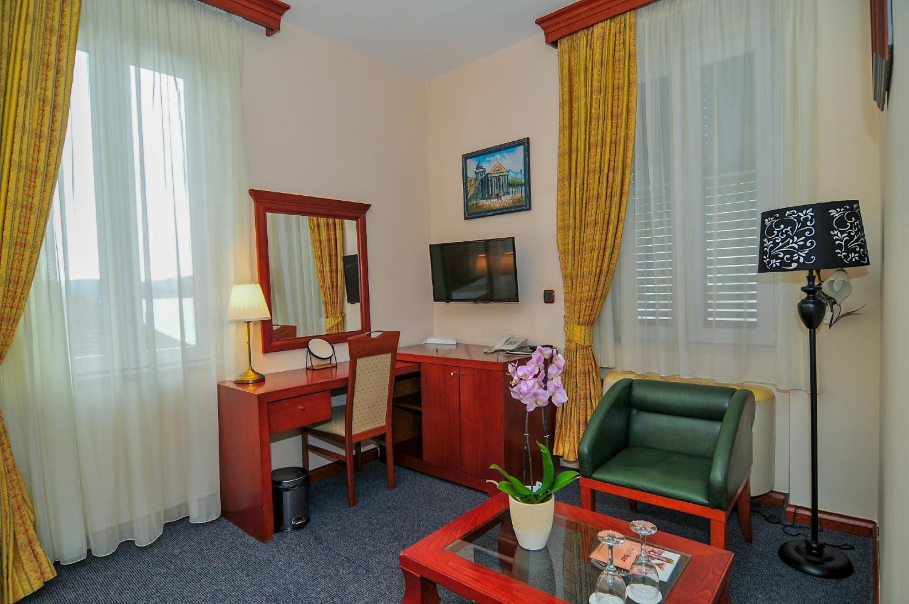 Deluxe Double Room with Sea View - Photo 4