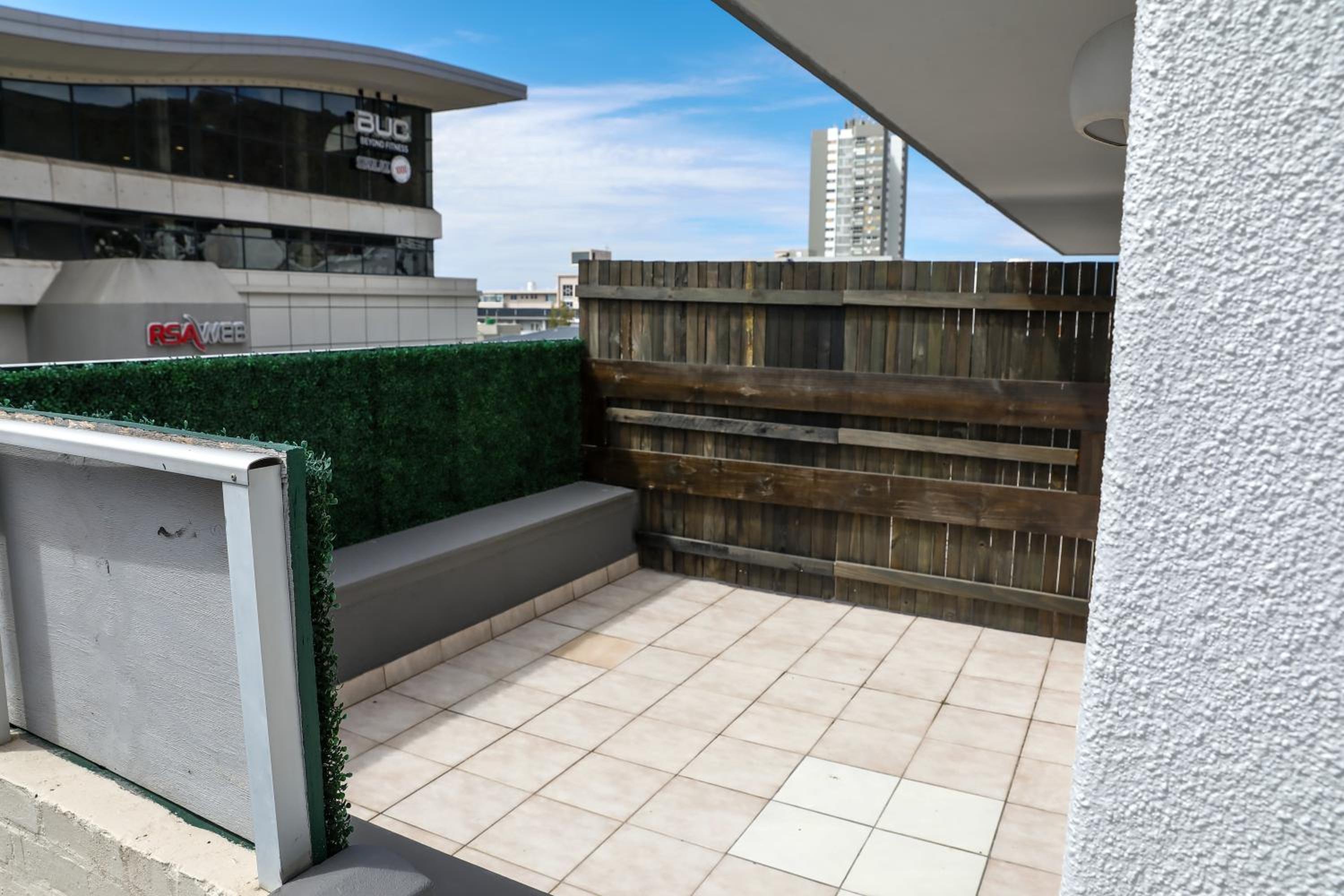 Deluxe Double Room with Balcony - Photo 14