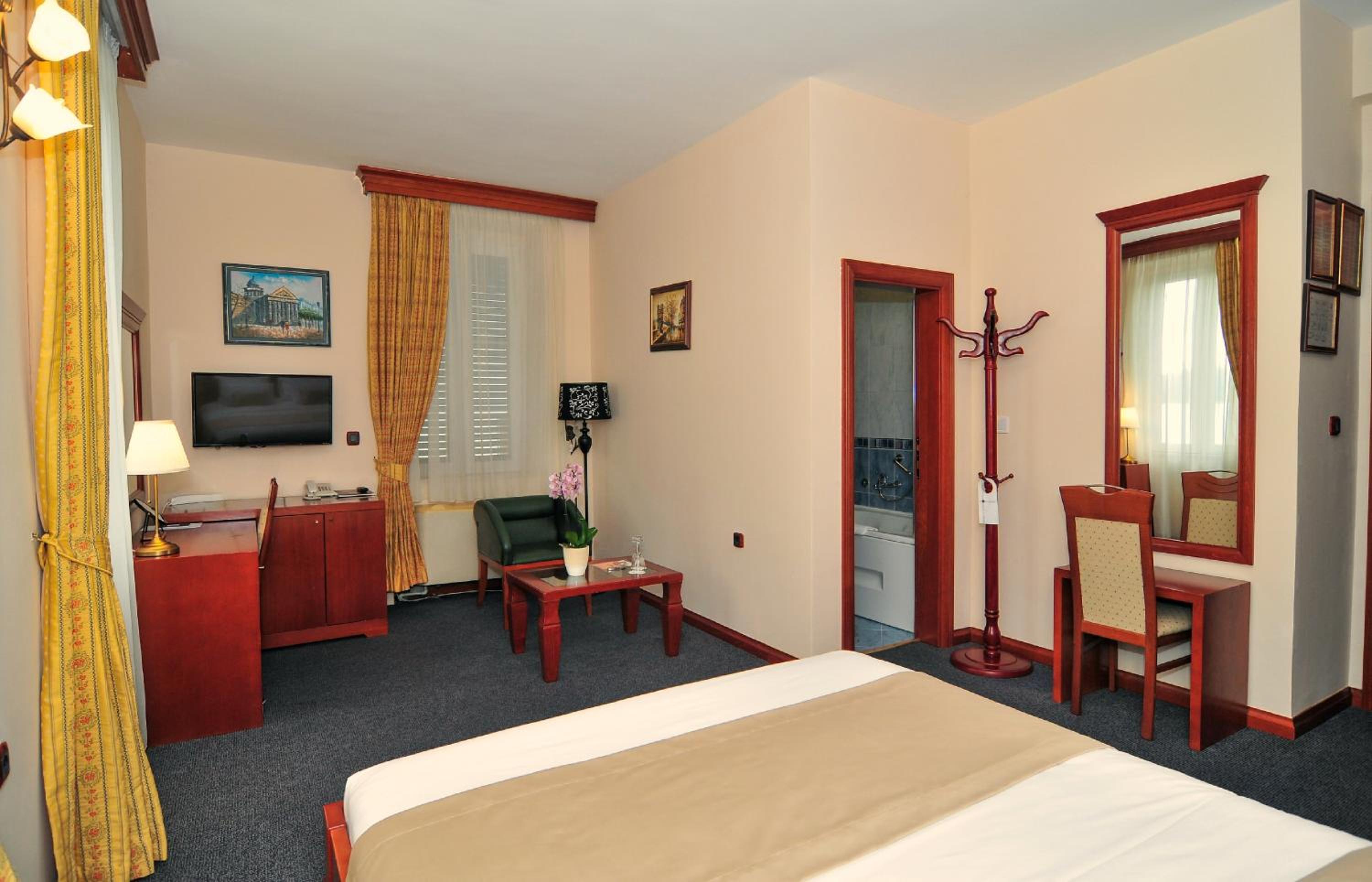 Deluxe Double Room with Sea View - Photo 3